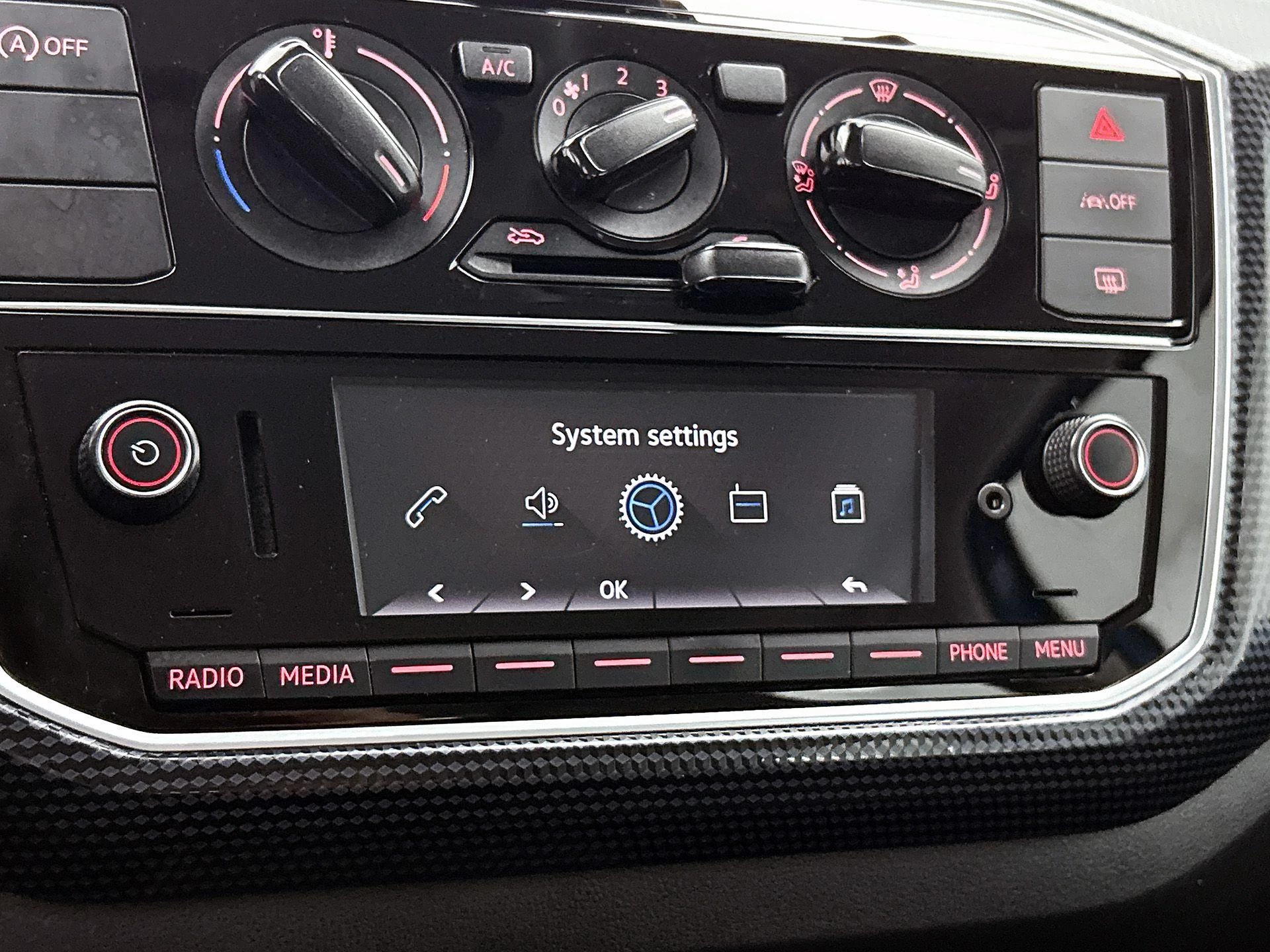 Volkswagen-up!-image-24