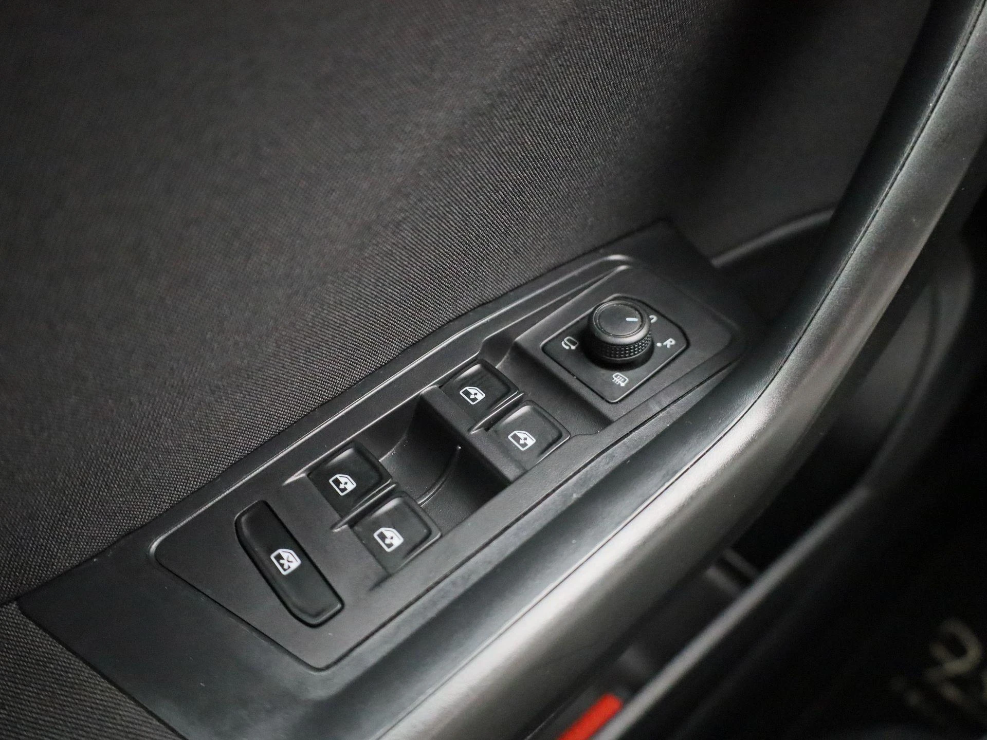 Volkswagen-T-Roc-image-20