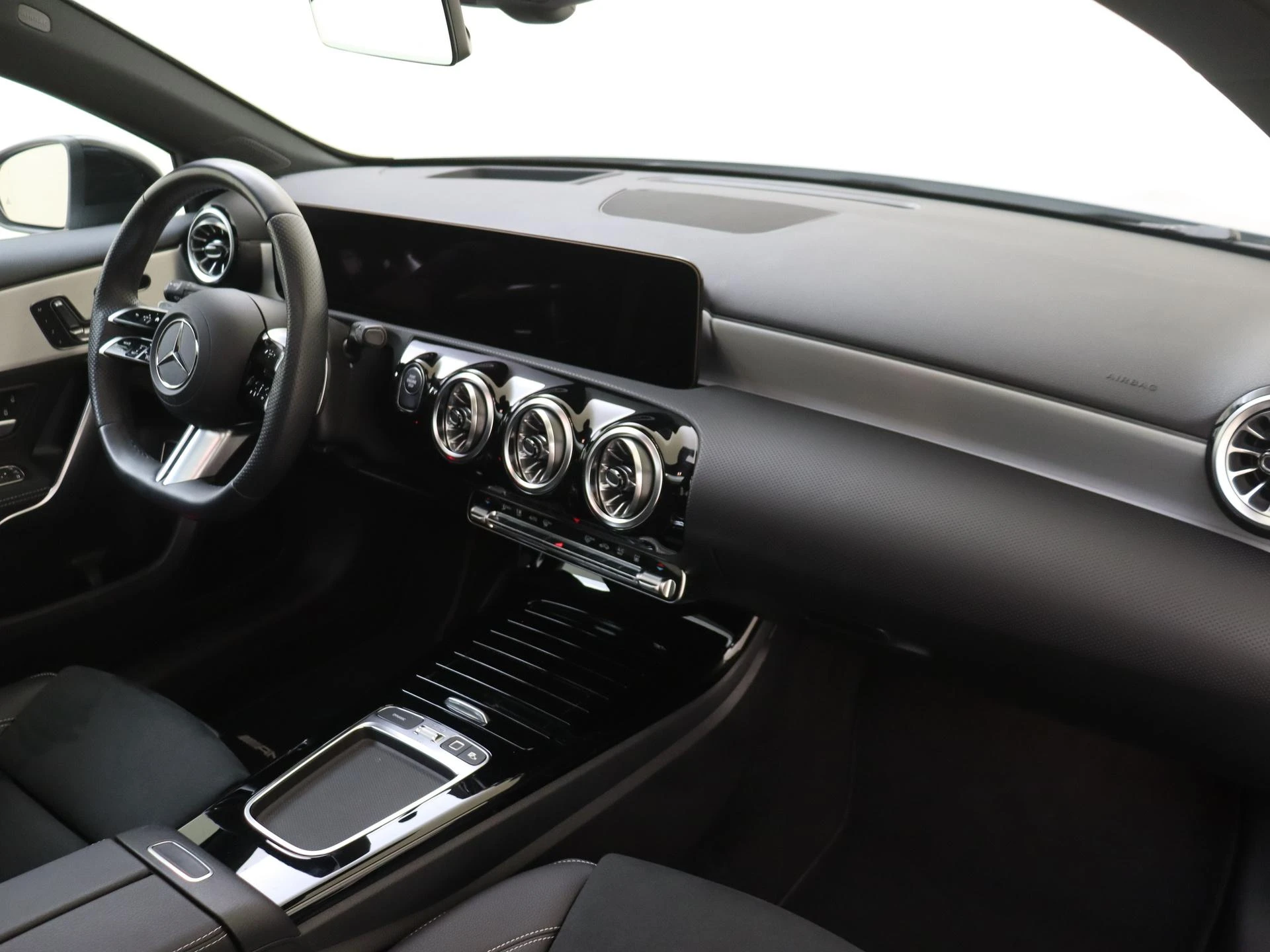 Mercedes-Benz-A-Klasse-image-4