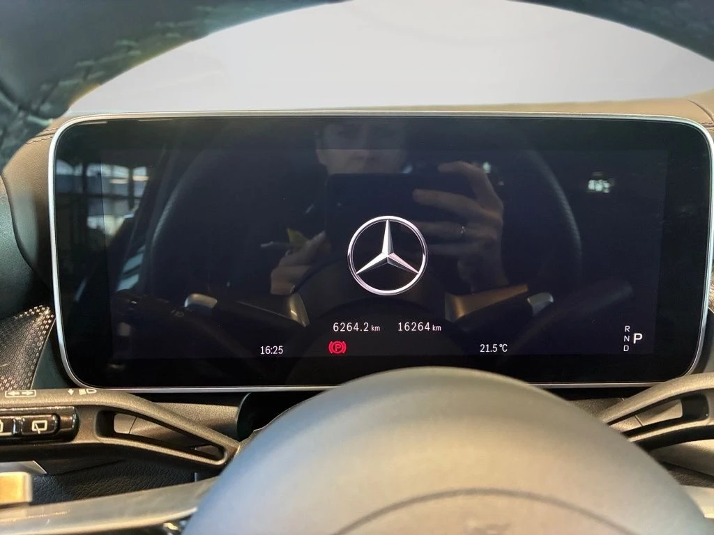 Mercedes-Benz-GLC 300 d-image-6