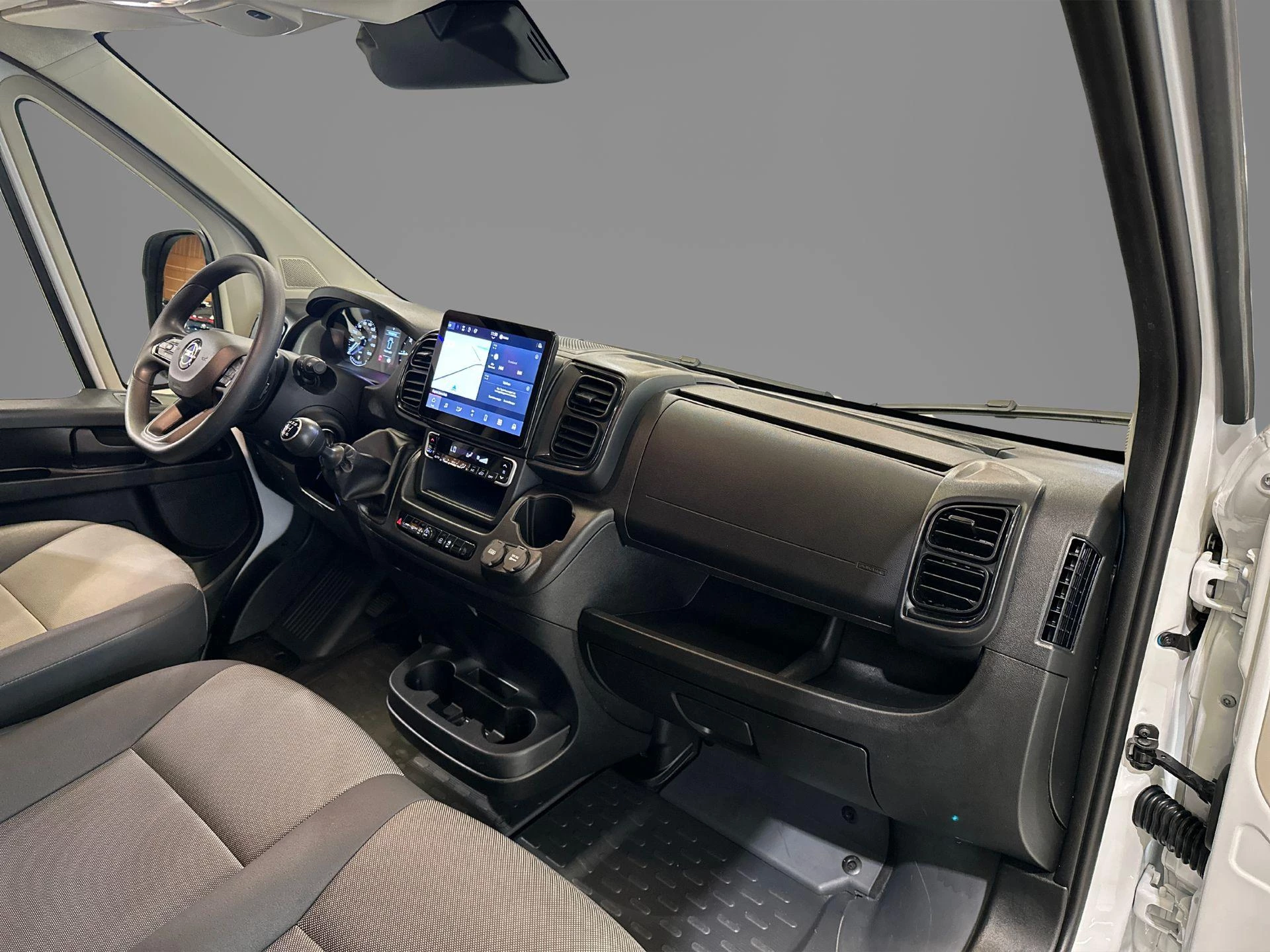 Opel-Movano-image-12