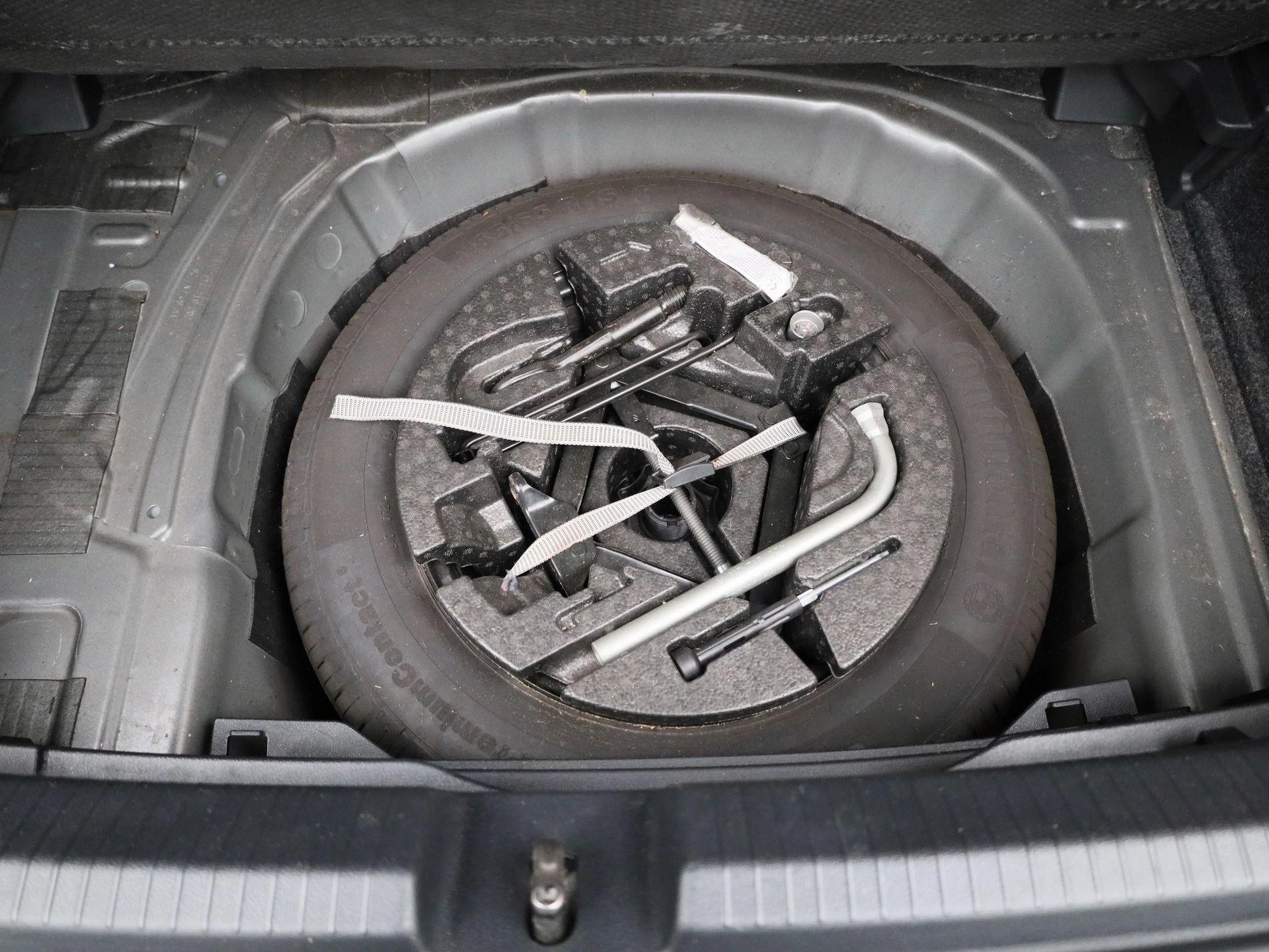 Volkswagen-Polo-image-12