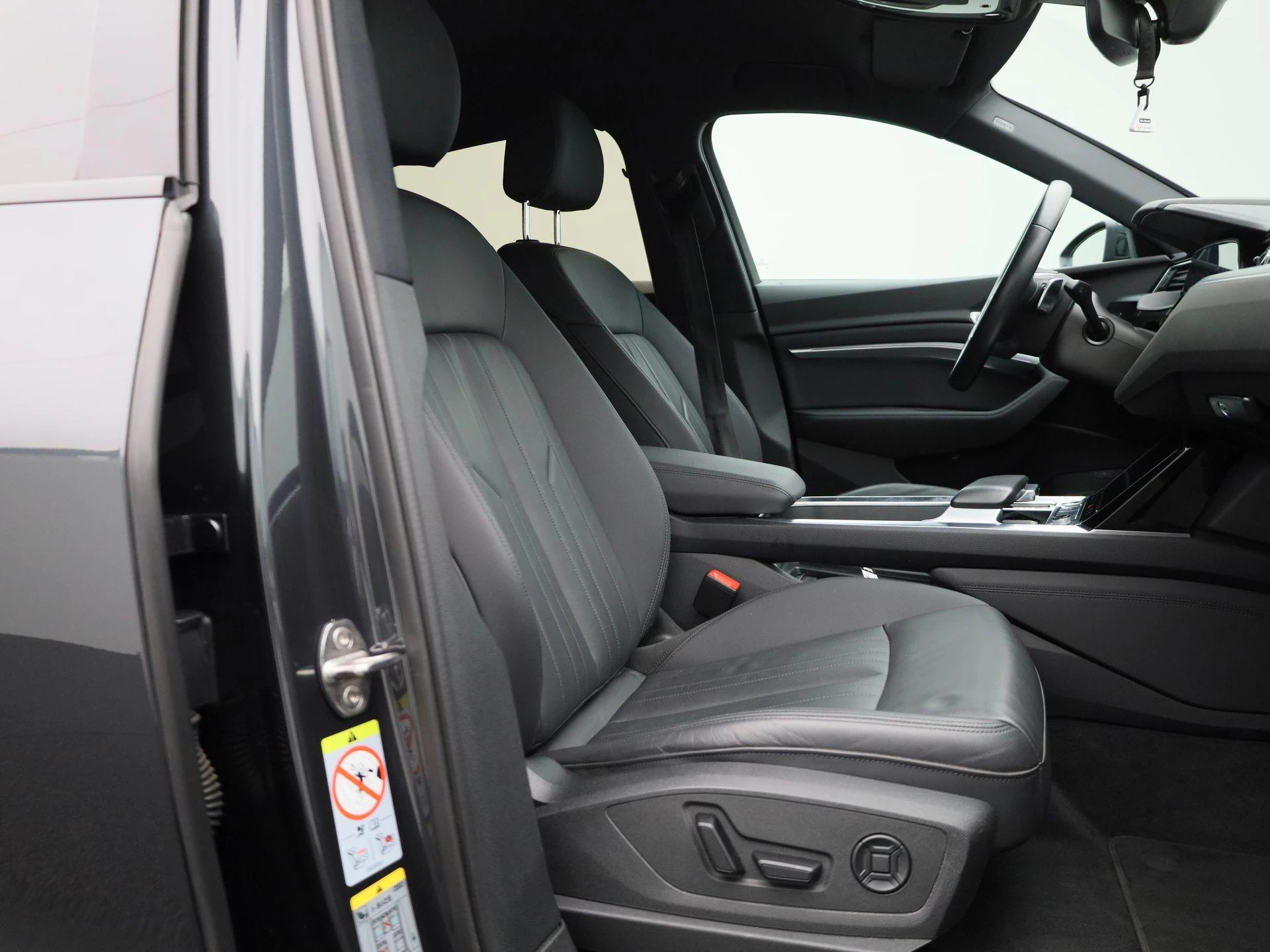Audi-e-tron-image-40