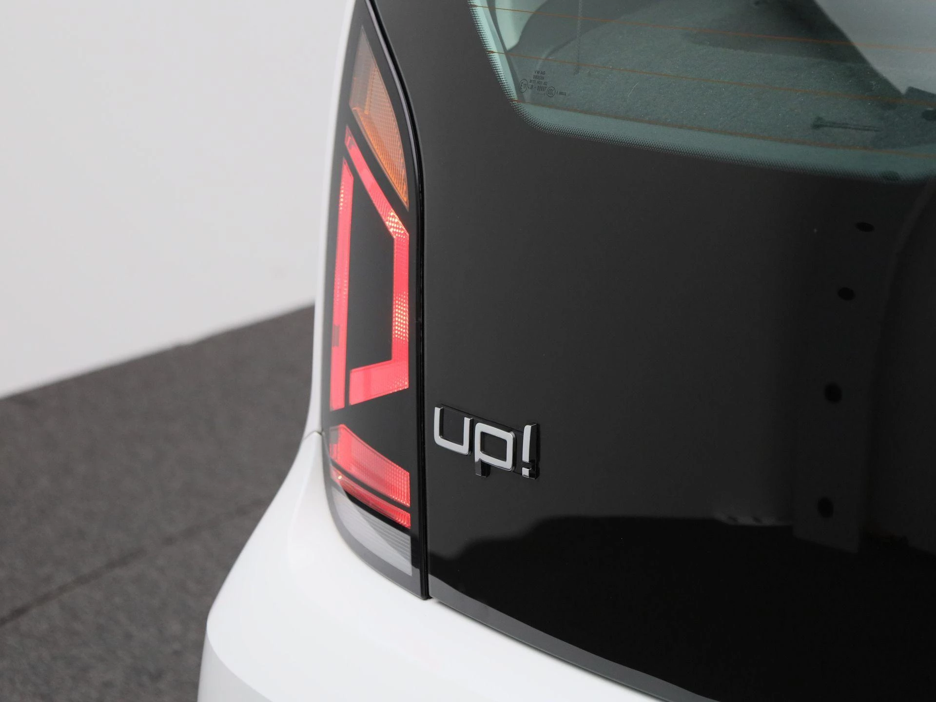 Volkswagen-up!-image-28