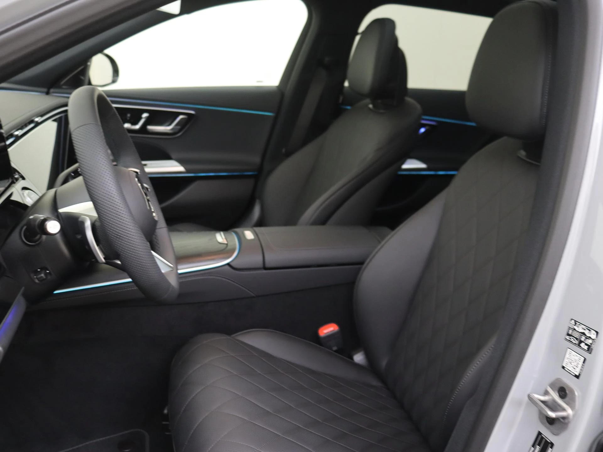 Mercedes-Benz-E-Klasse-image-10