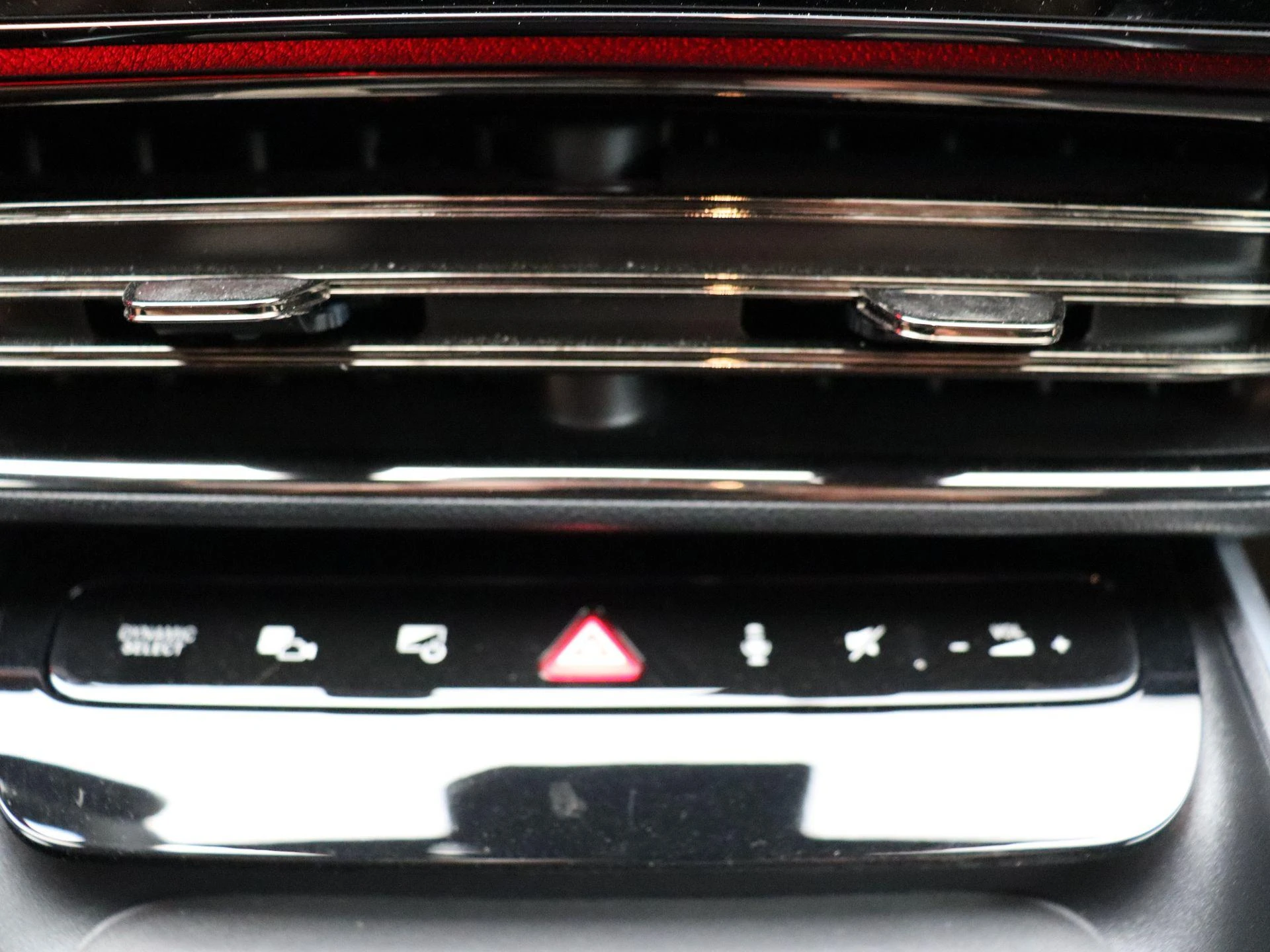Mercedes-Benz-CLA-image-19