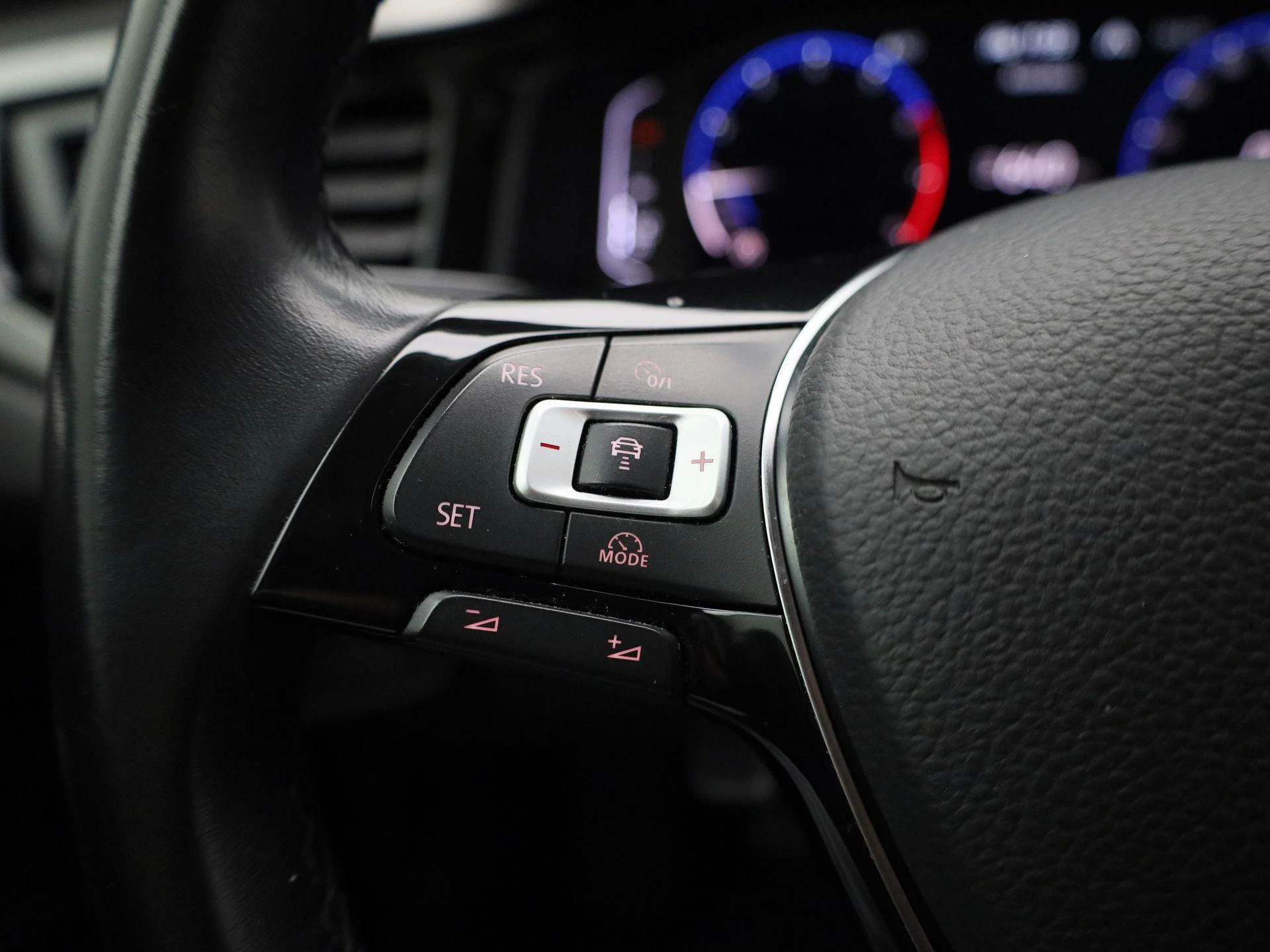 Volkswagen-Polo-image-17