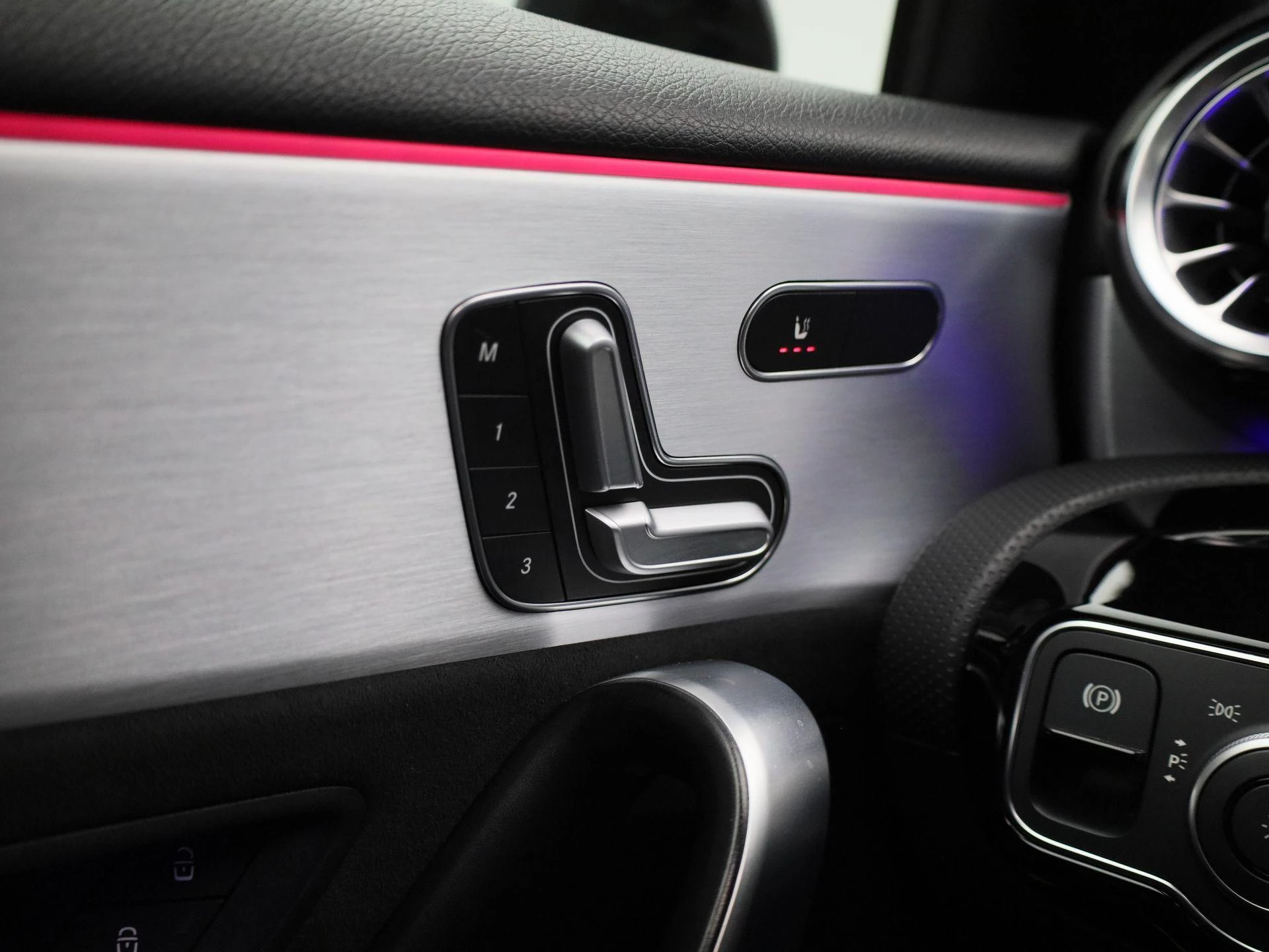 Mercedes-Benz-A-Klasse-image-23