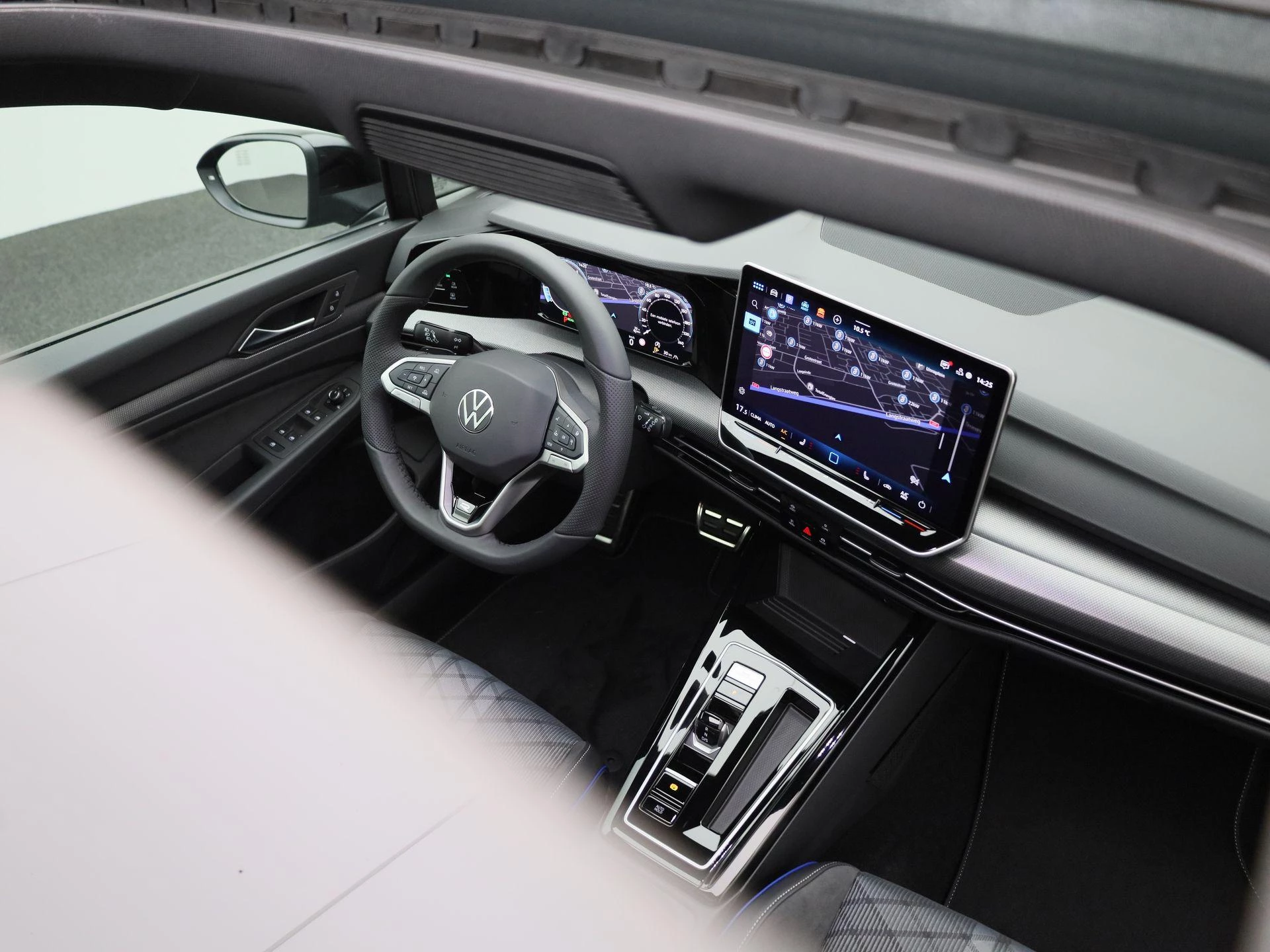 Volkswagen-Golf-image-42