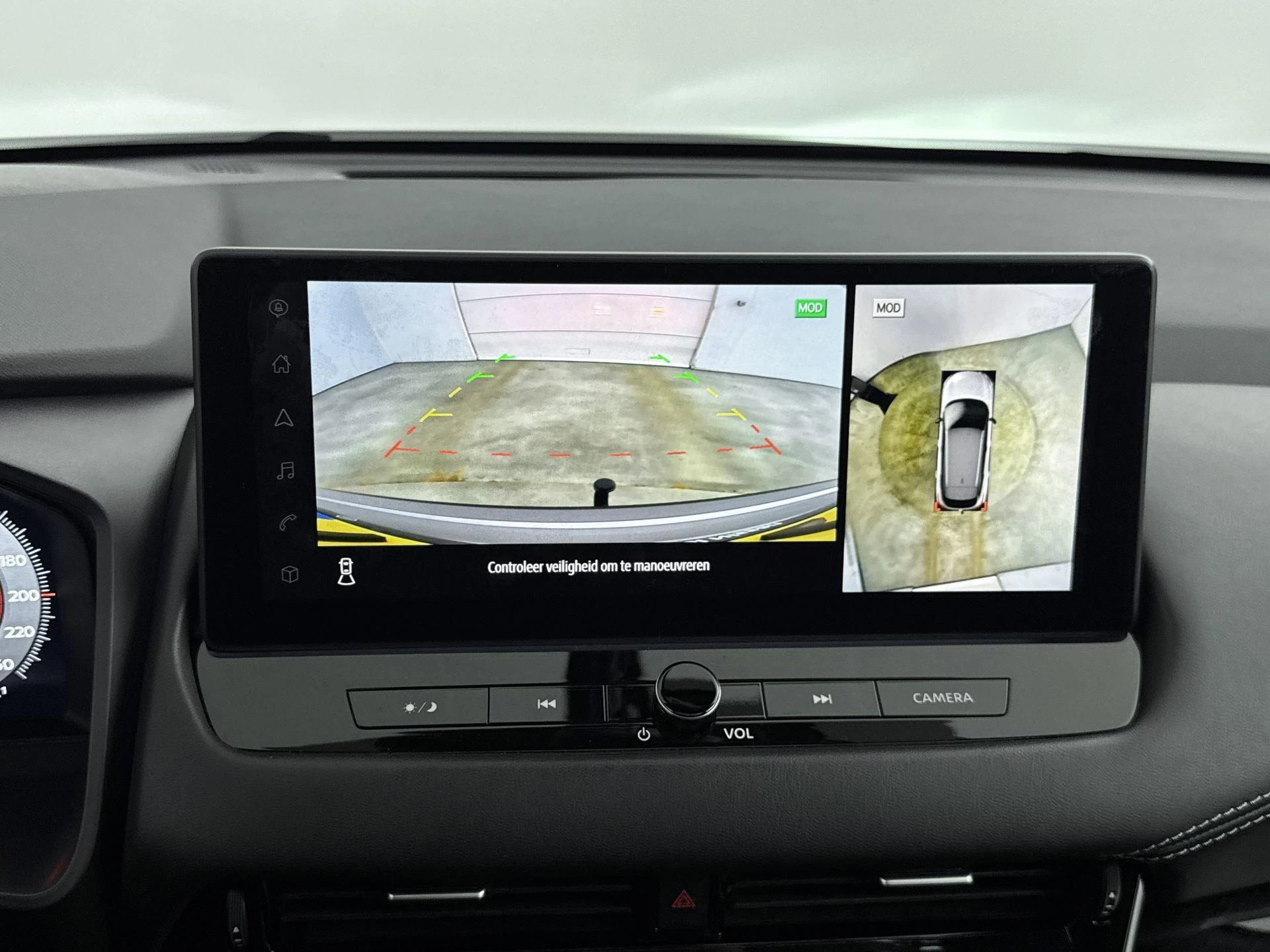 Nissan-QASHQAI-image-12
