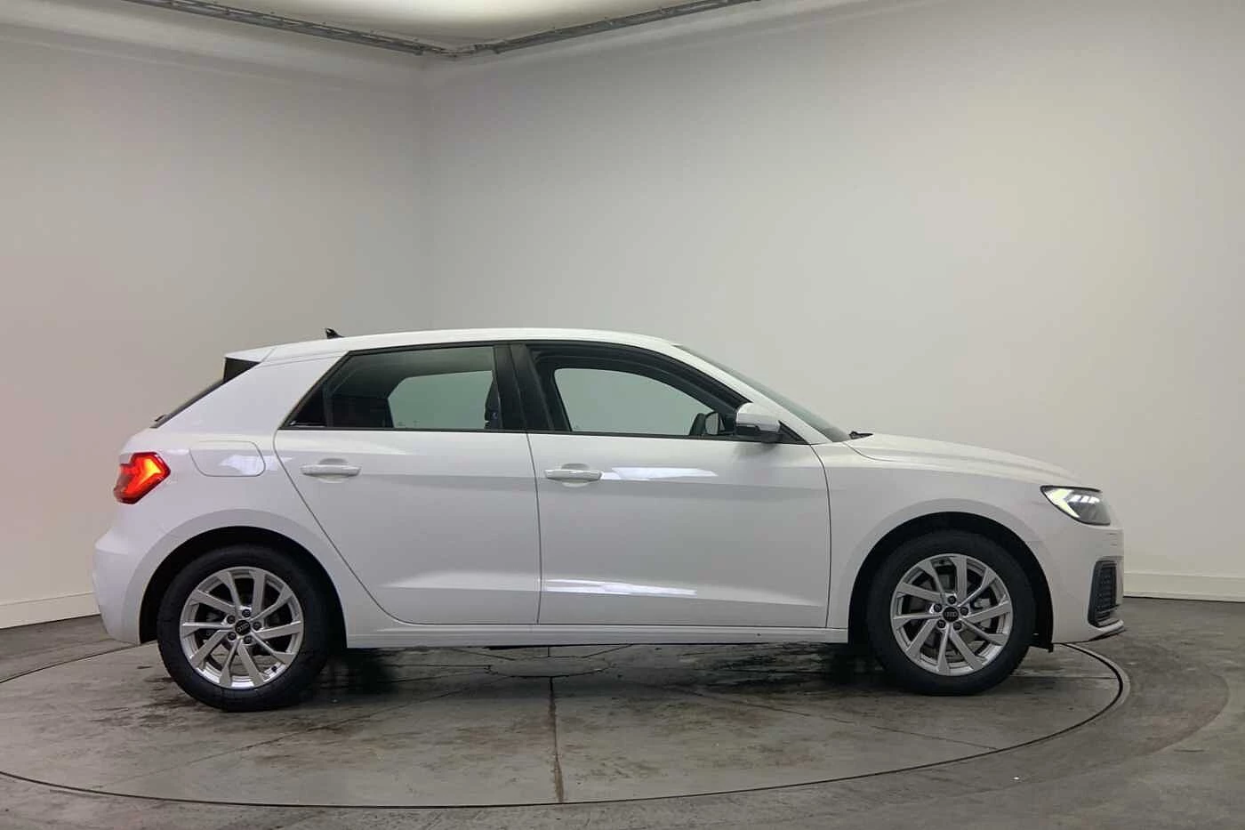 Audi-A1 Sportback-image-3