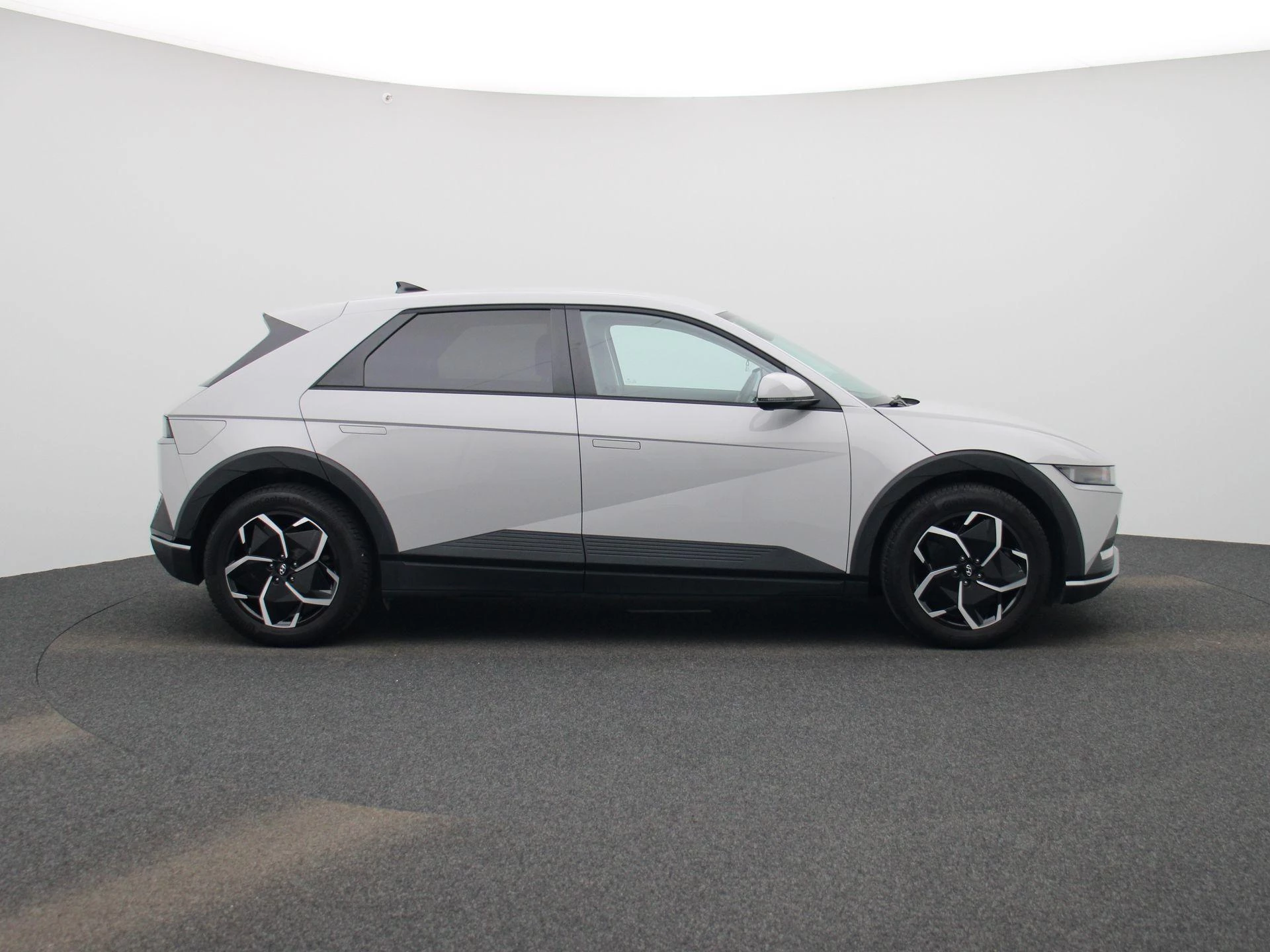 Hyundai-IONIQ 5-image-5