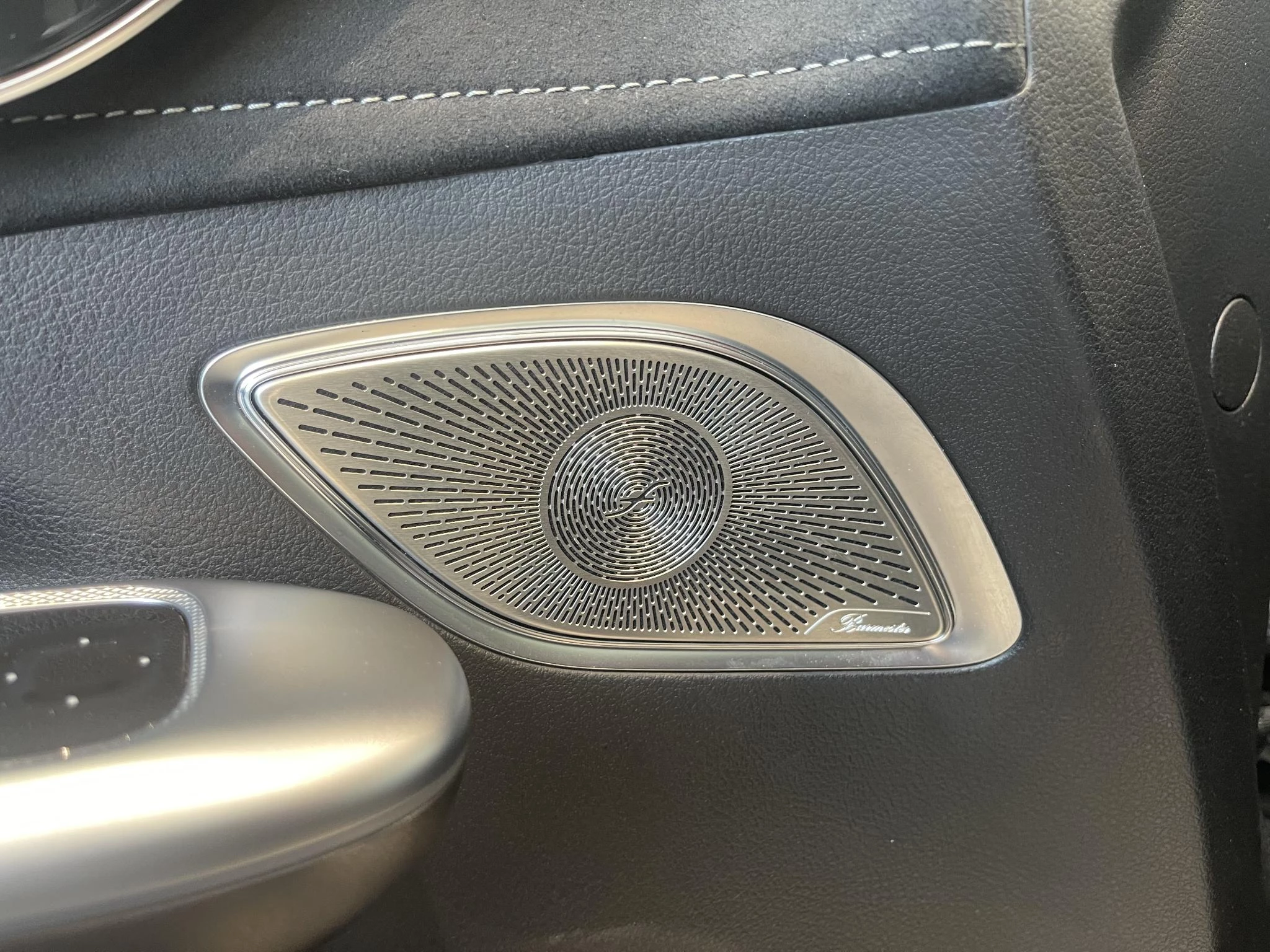 Mercedes-Benz-EQE-image-11