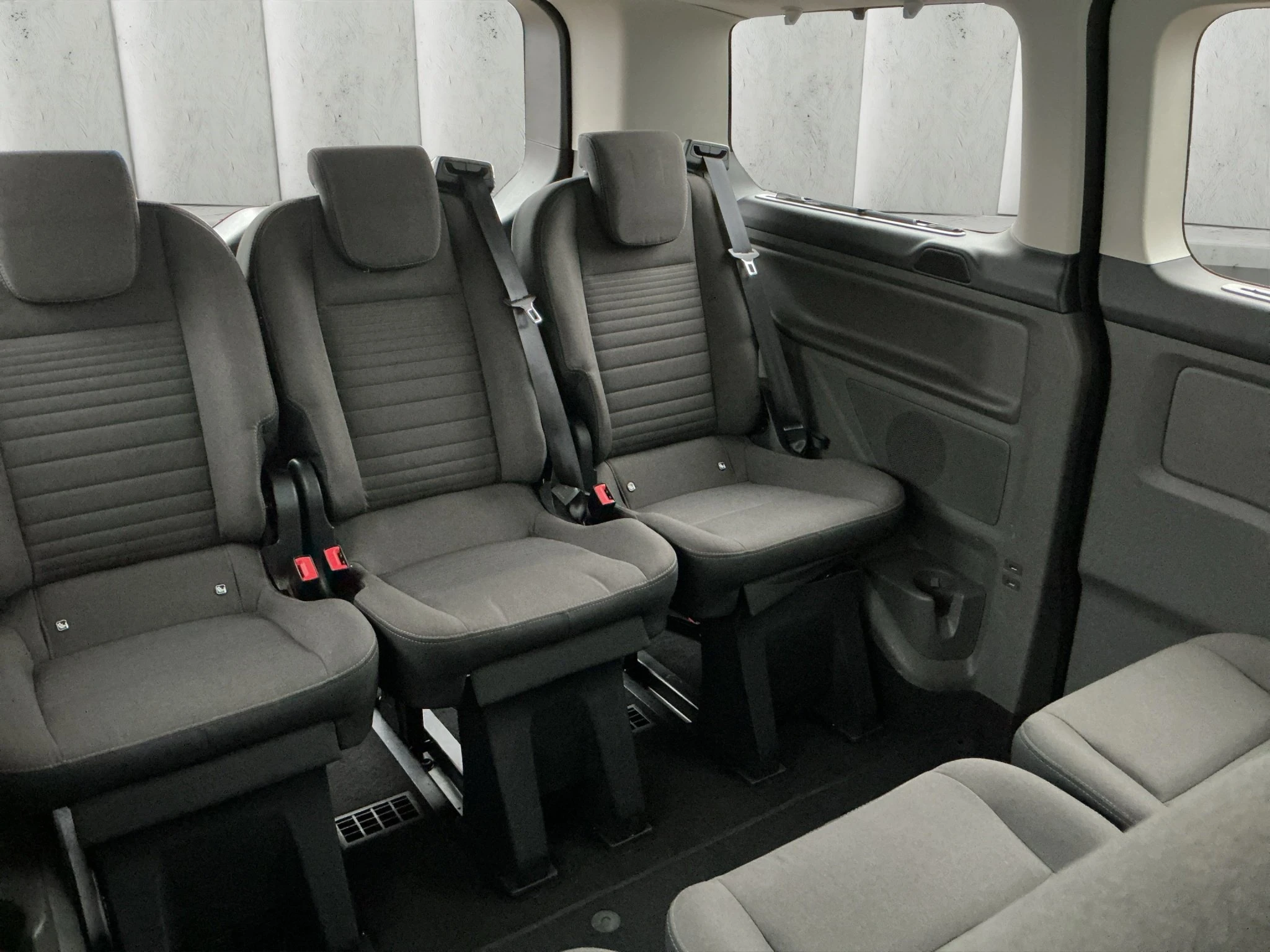 Ford-Tourneo Custom-image-10