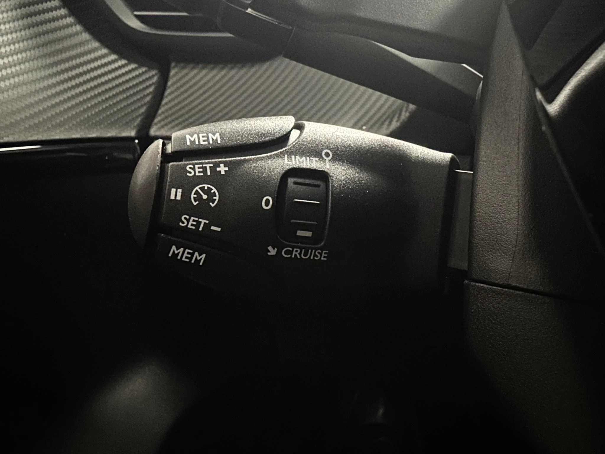 Peugeot-208-image-16