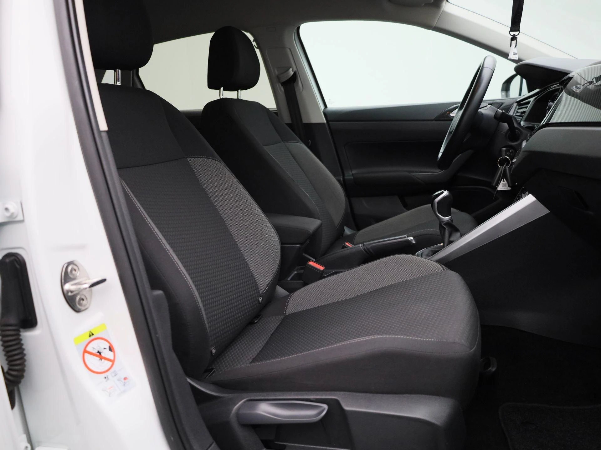 Volkswagen-Polo-image-30