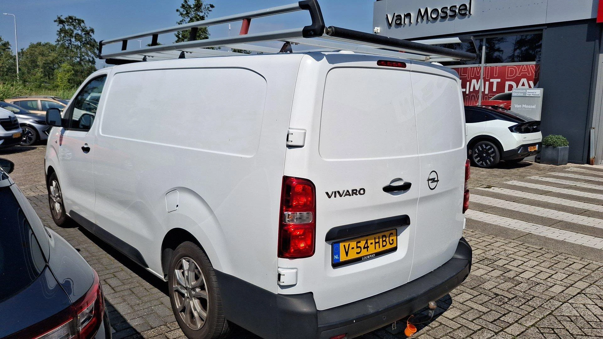 Opel-Vivaro-image-1