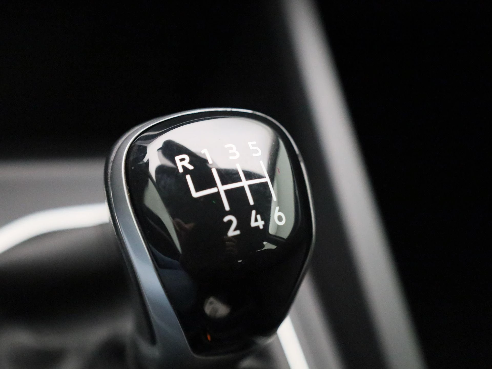 Volkswagen-Golf-image-24