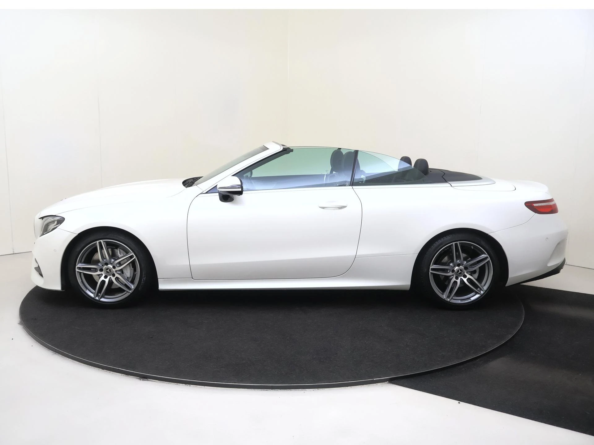Mercedes-Benz-E-Klasse-image-7