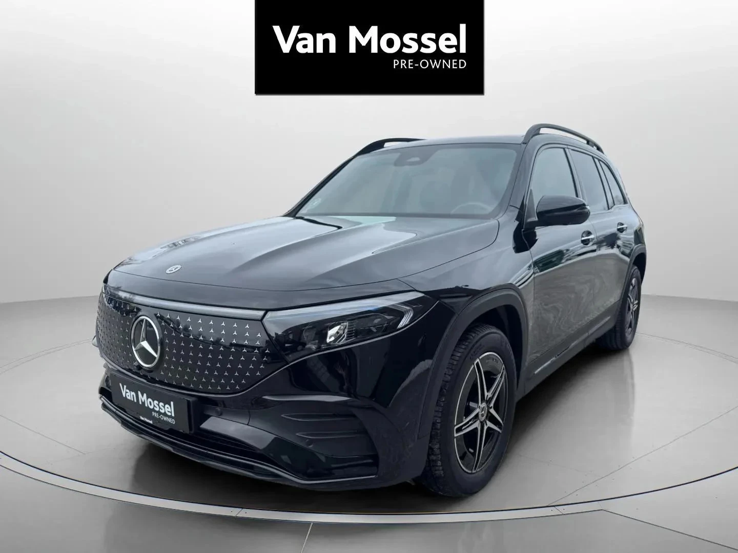 Mercedes-Benz-EQB-image-0