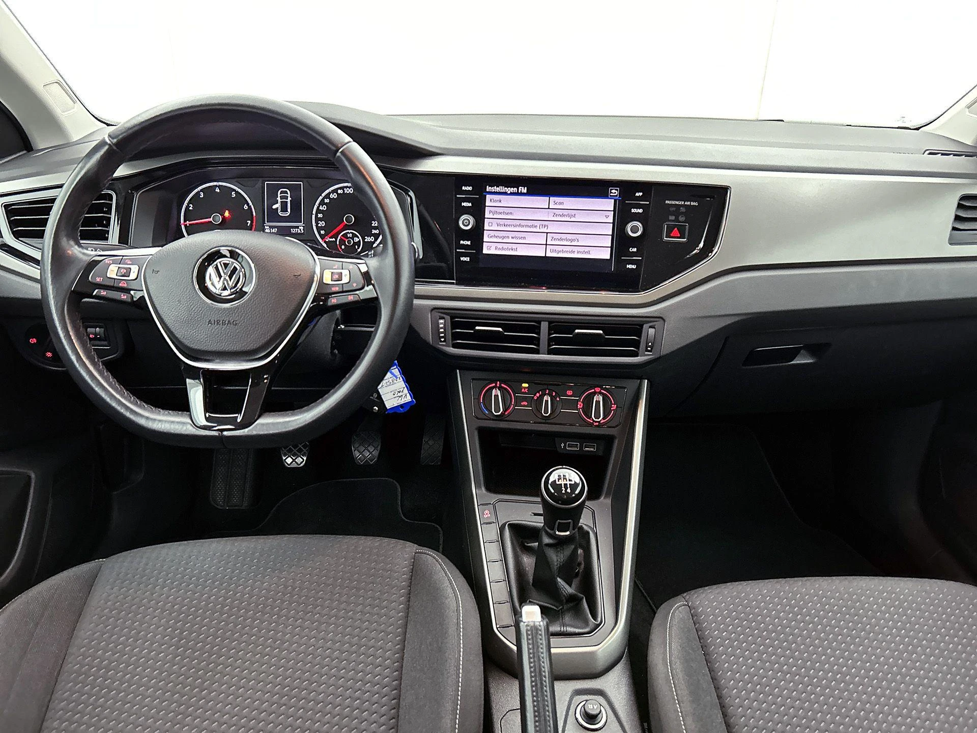 Volkswagen-Polo-image-19