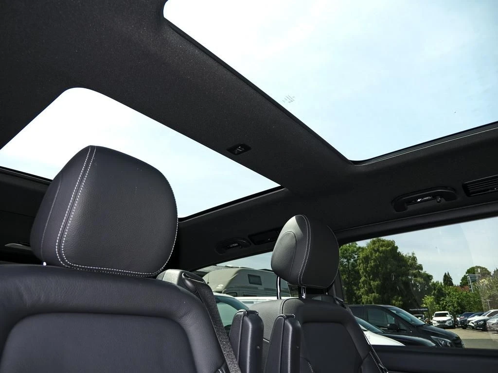 Mercedes-Benz-V-Klasse 300-image-13