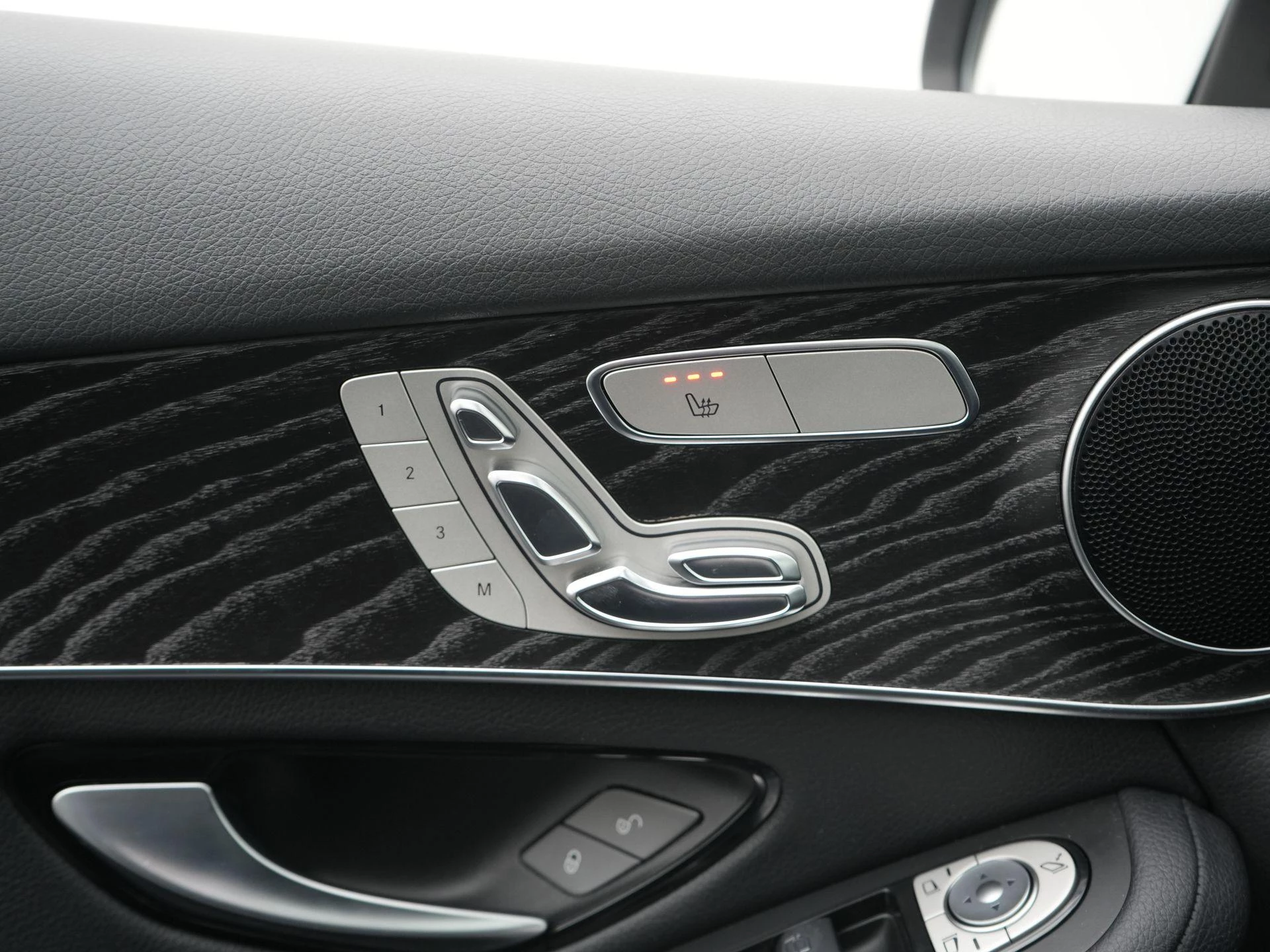 Mercedes-Benz-GLC-image-29