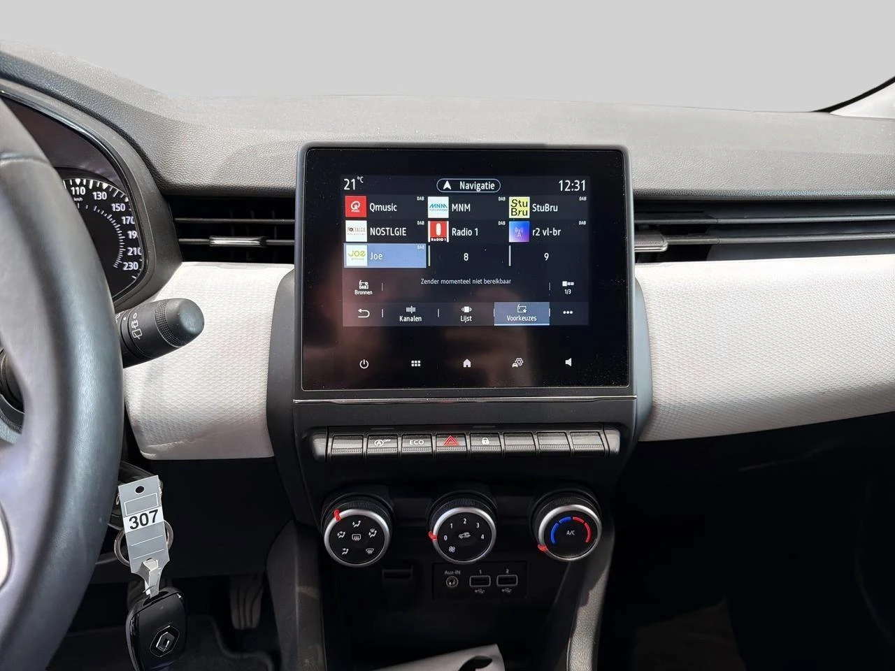 Renault-Clio-image-11