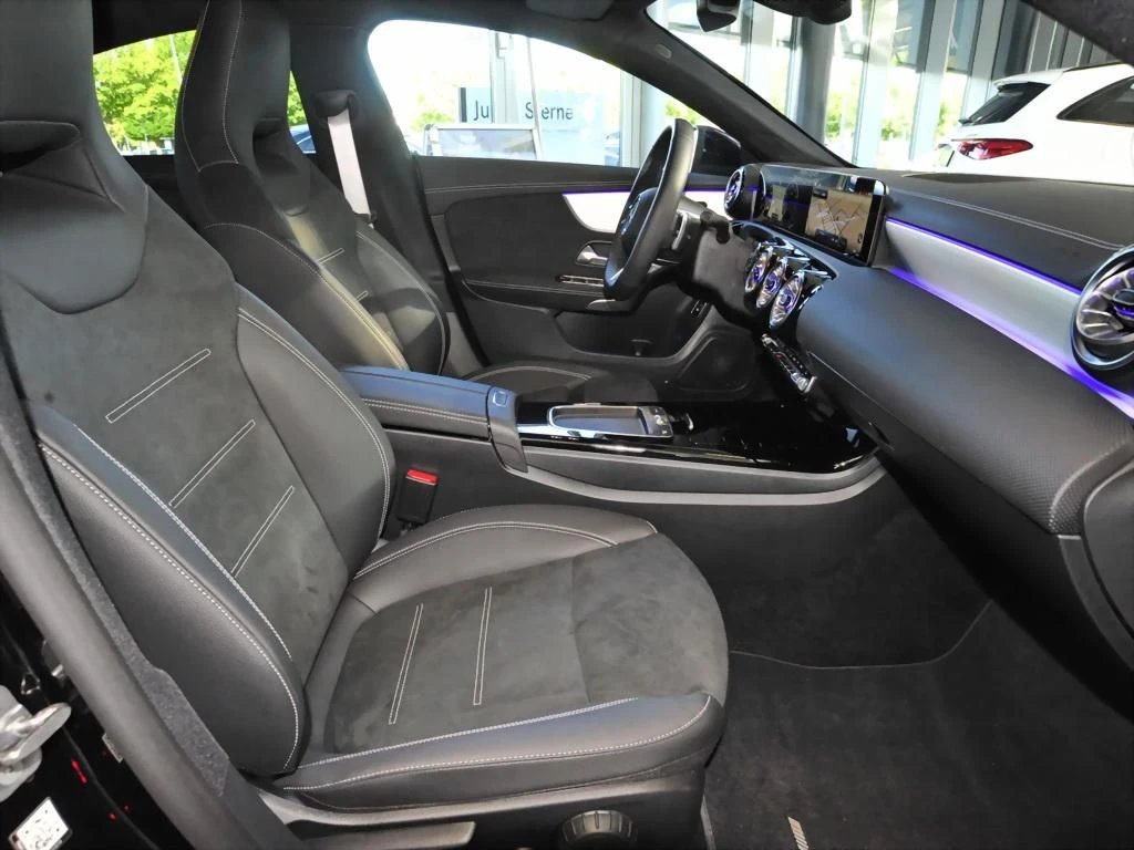 Mercedes-Benz-CLA 200-image-12