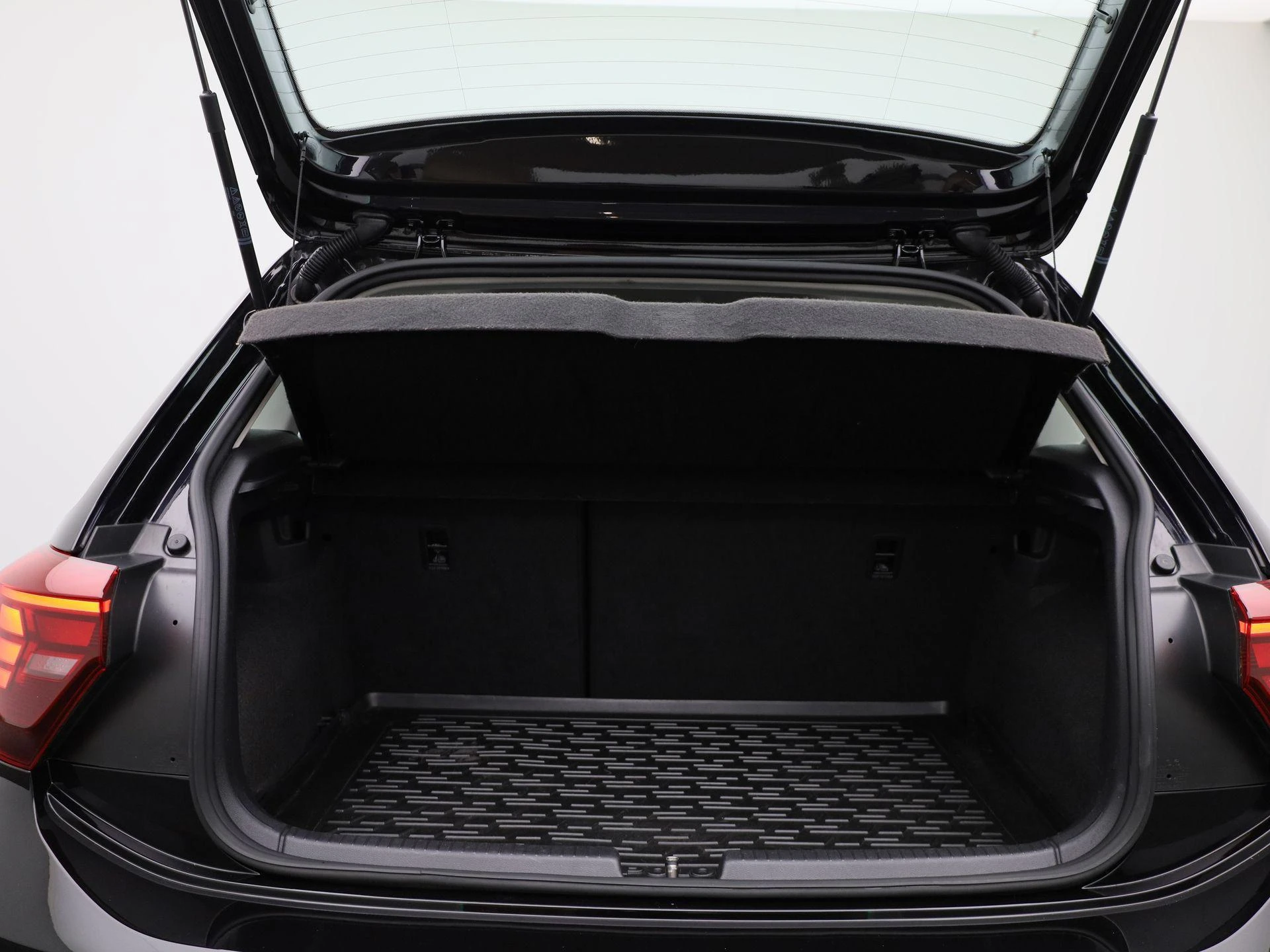 Volkswagen-Polo-image-13