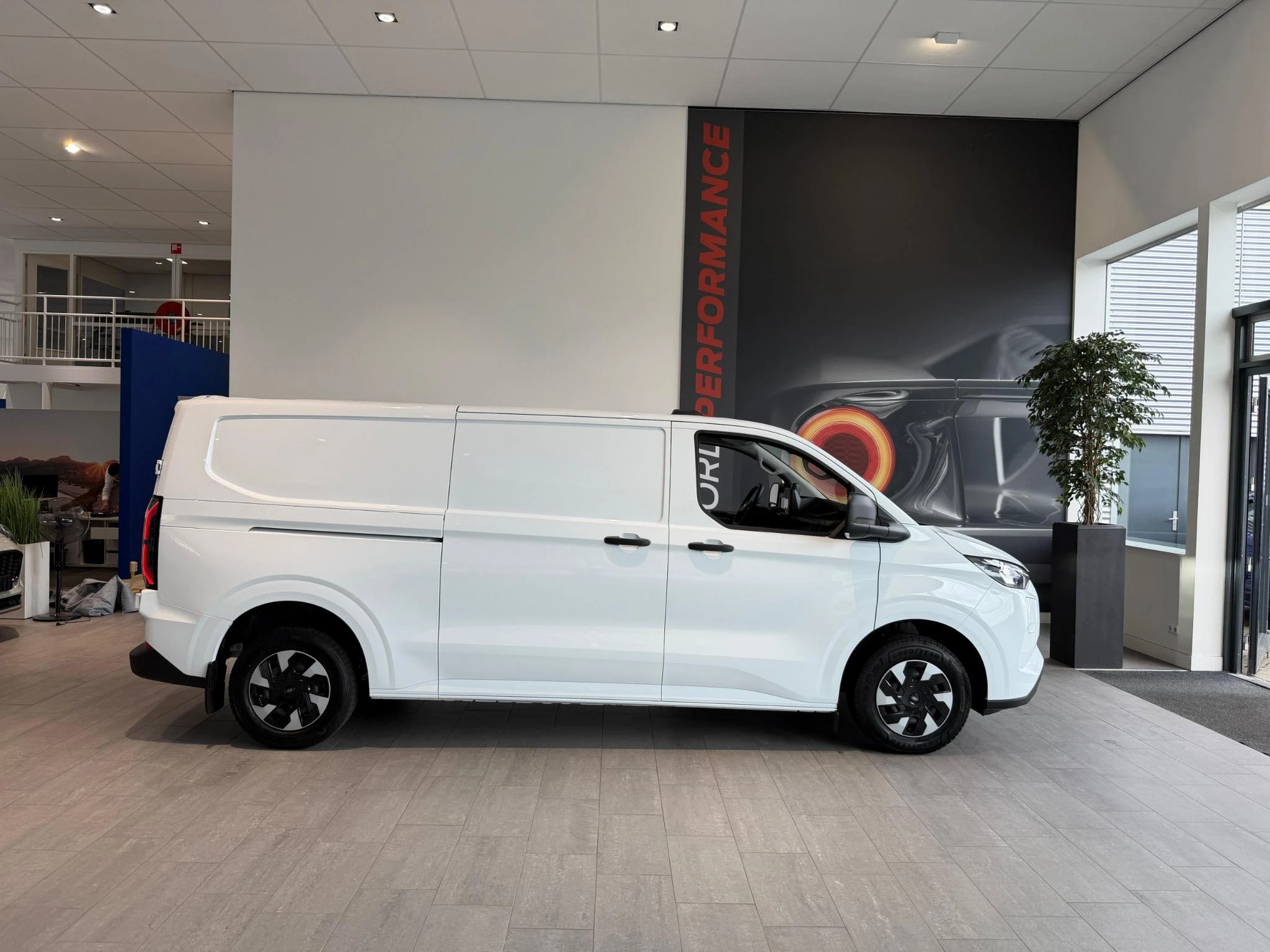 Ford-E-Transit Custom-image-6