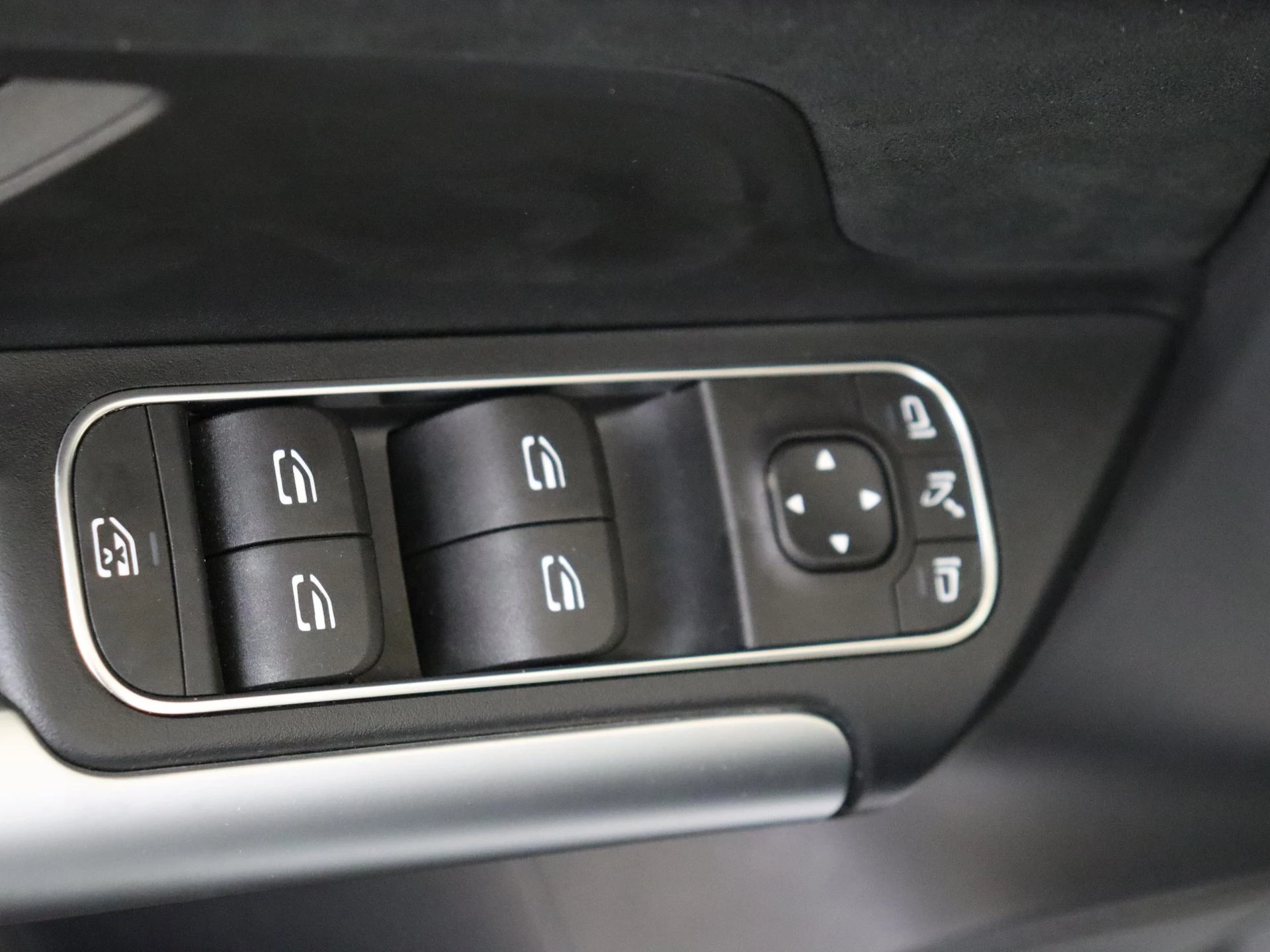 Mercedes-Benz-EQA-image-30