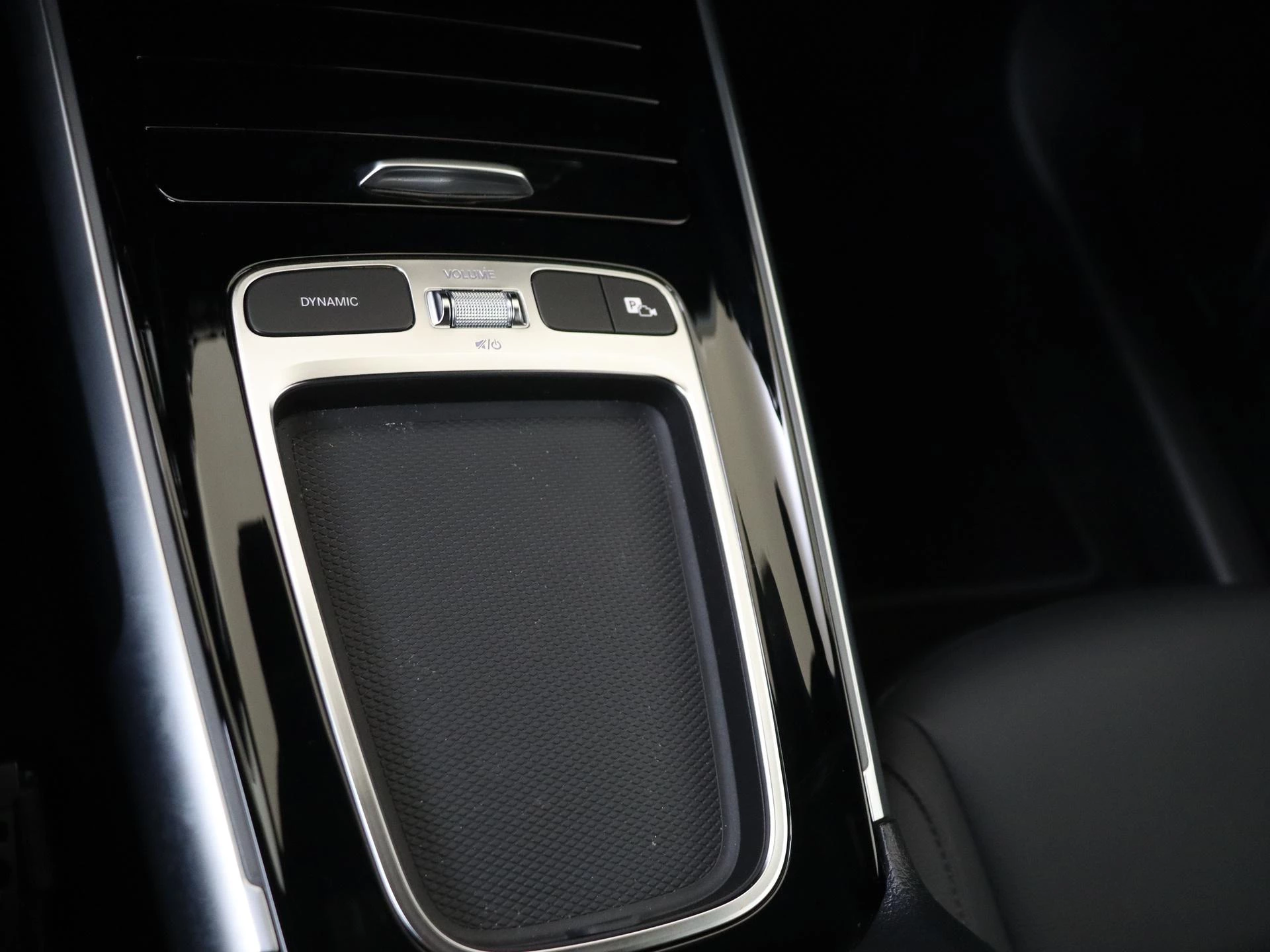 Mercedes-Benz-GLB-image-23