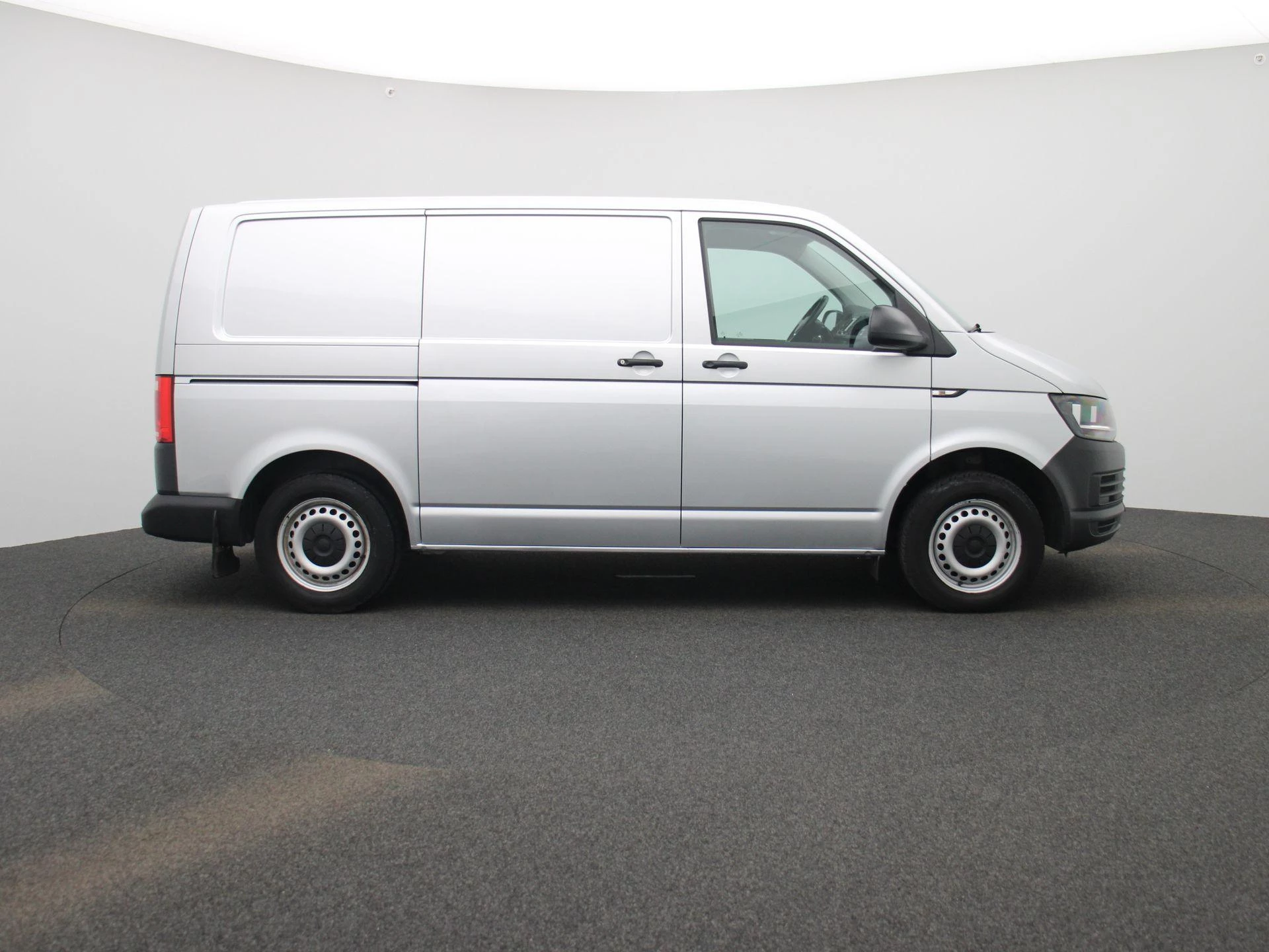 Volkswagen-Transporter-image-5