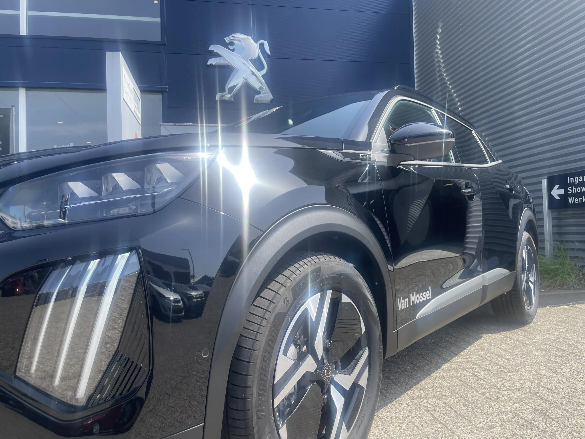 Peugeot-2008-image-2