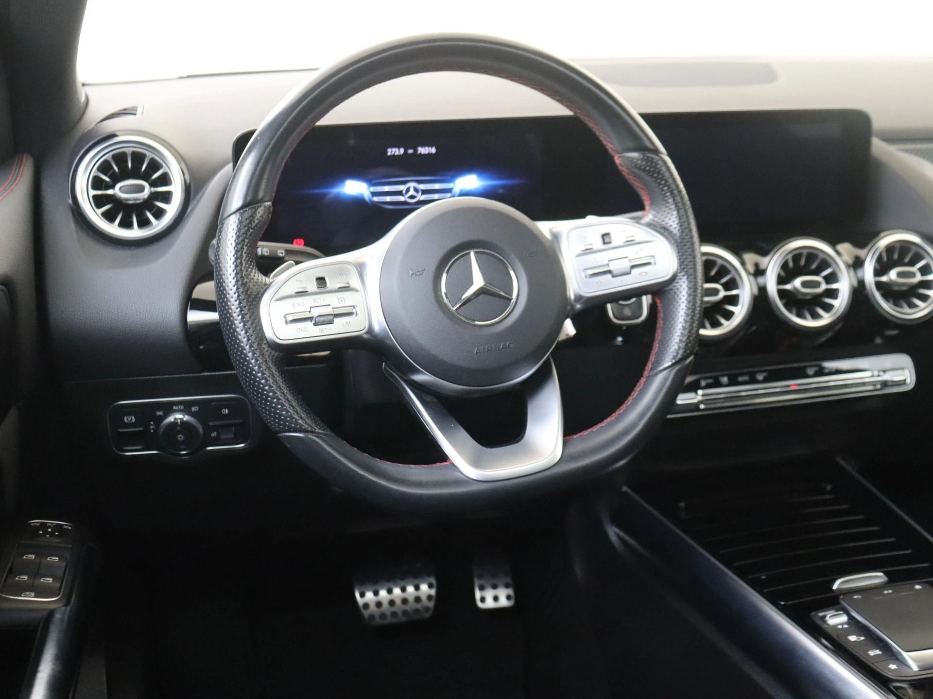 Mercedes-Benz-GLA-image-9