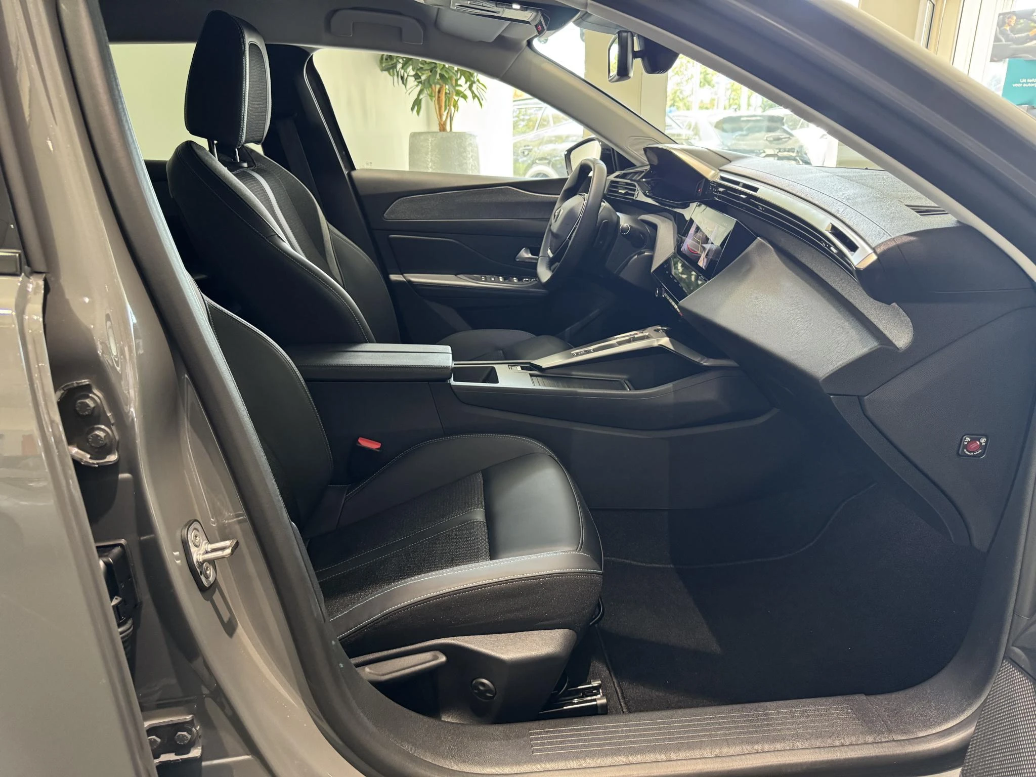 Peugeot-408-image-22