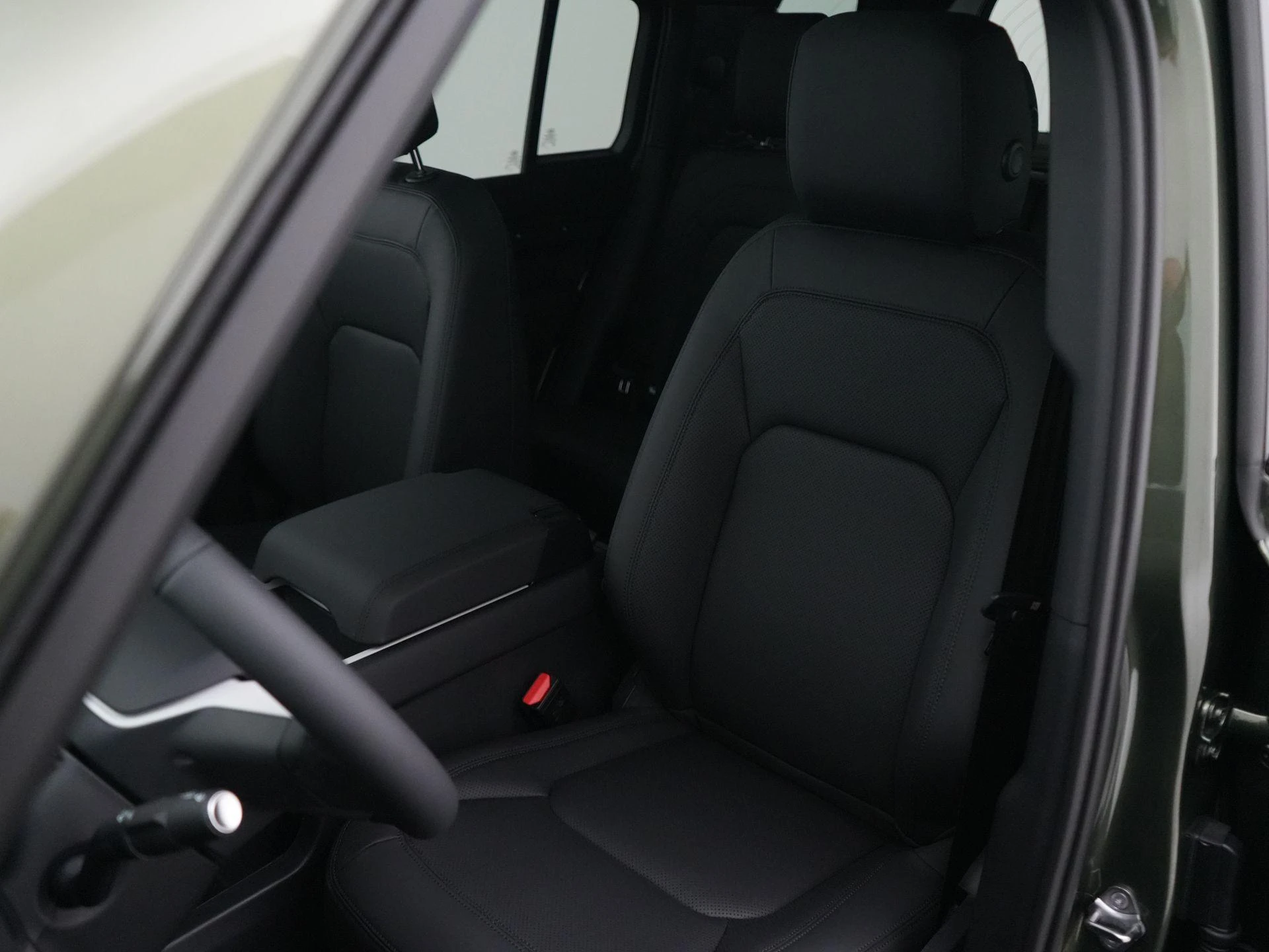 Land Rover-Defender-image-6