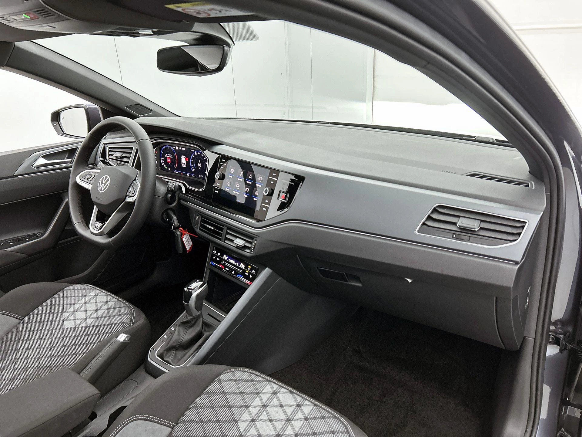 Volkswagen-Polo-image-21