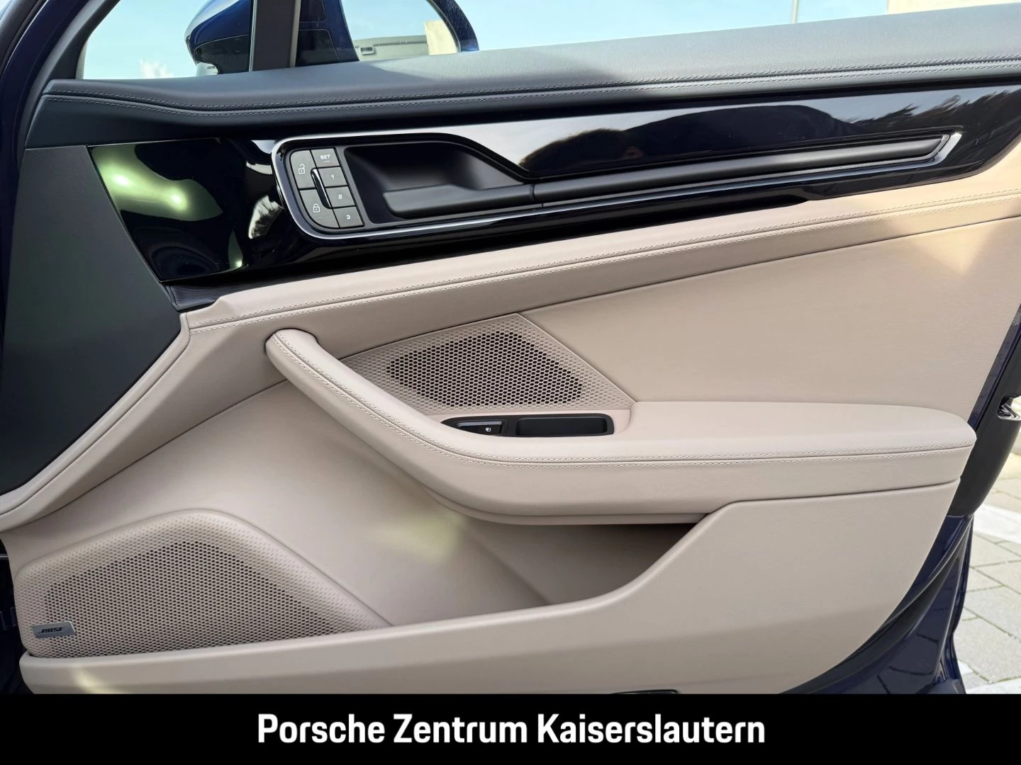 Porsche-Panamera-image-24