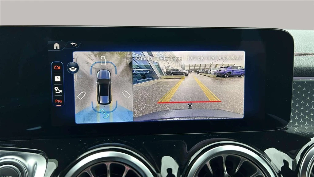 Mercedes-Benz-EQB-image-16