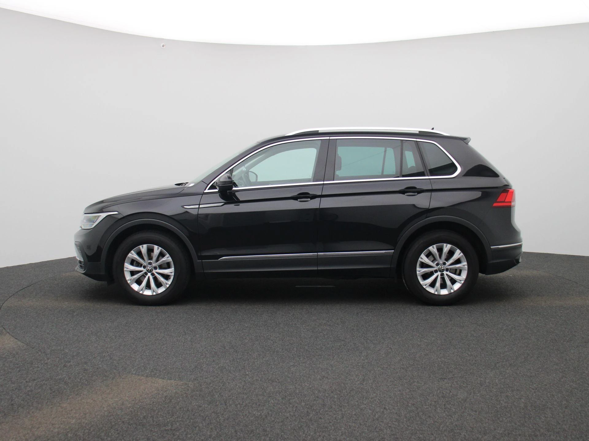 Volkswagen-Tiguan-image-3