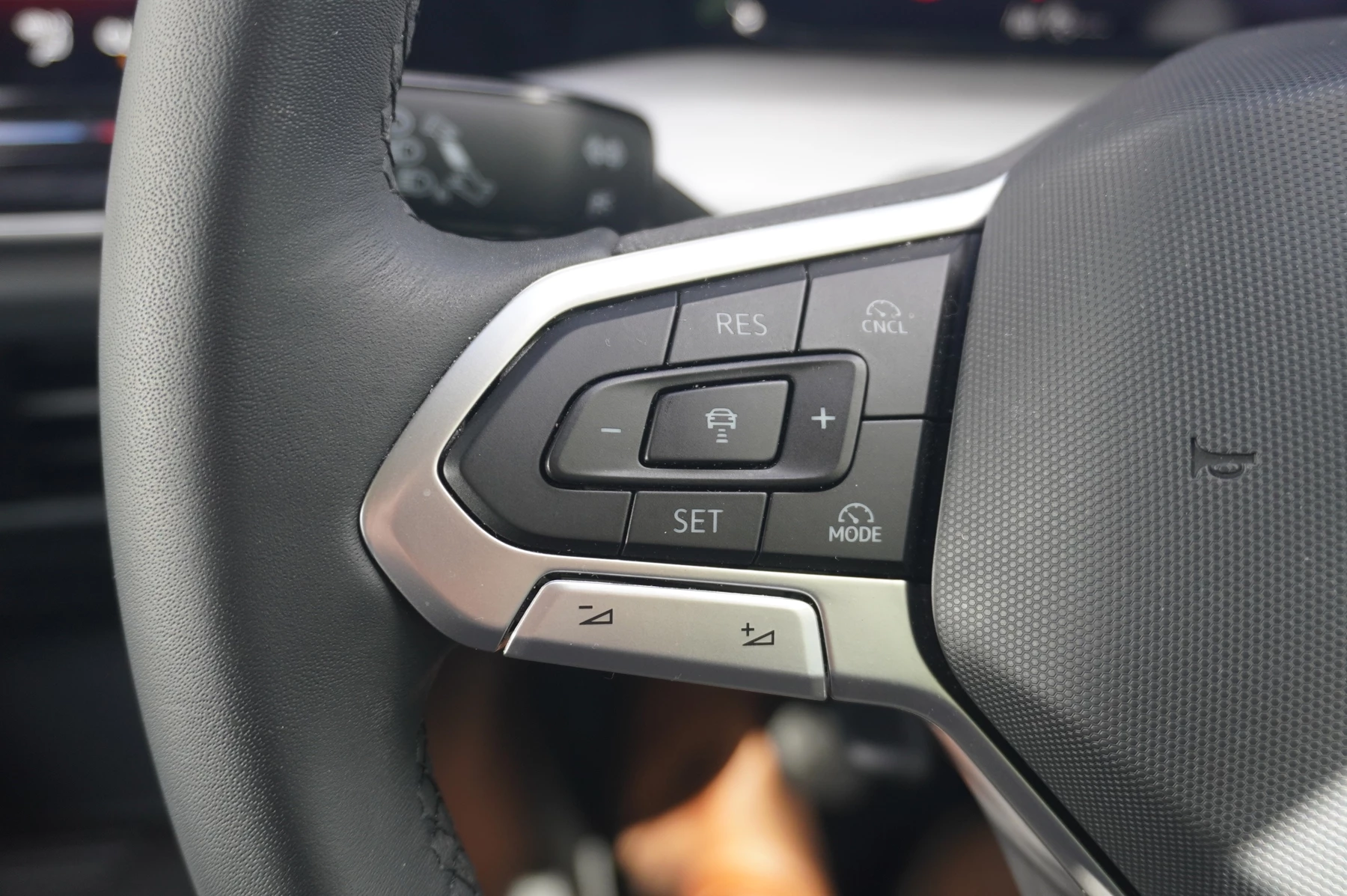Volkswagen-Golf-image-26