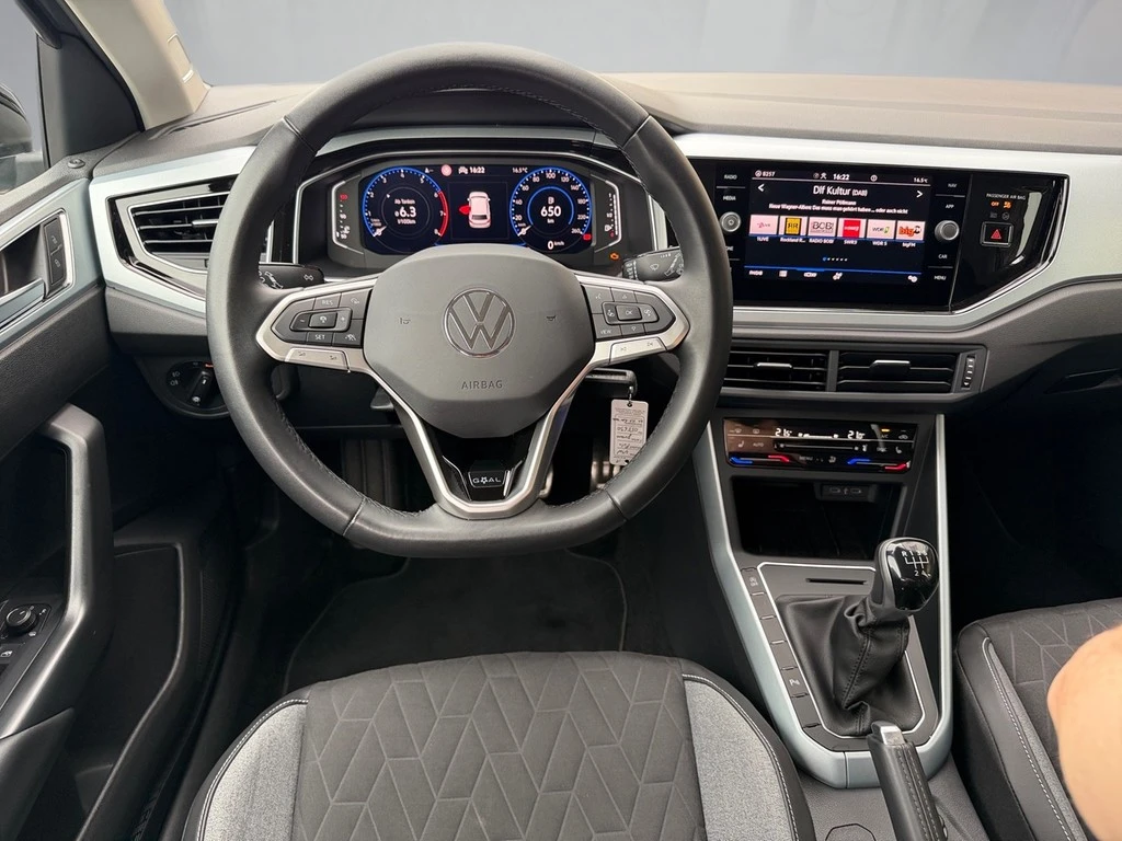 Volkswagen-Polo-image-9