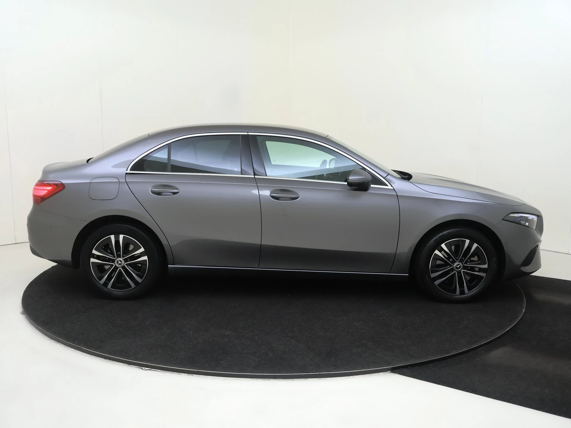 Mercedes-Benz-A-Klasse-image-6