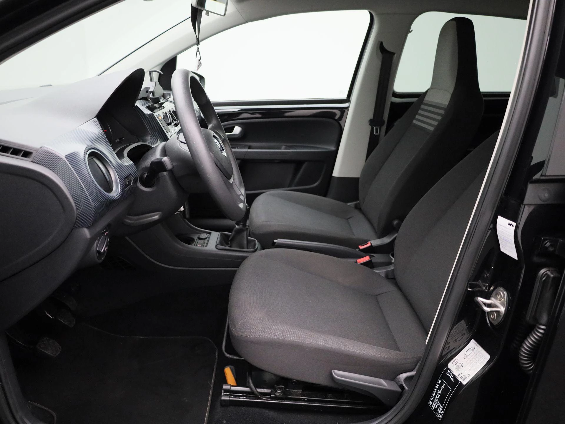 Volkswagen-up!-image-8