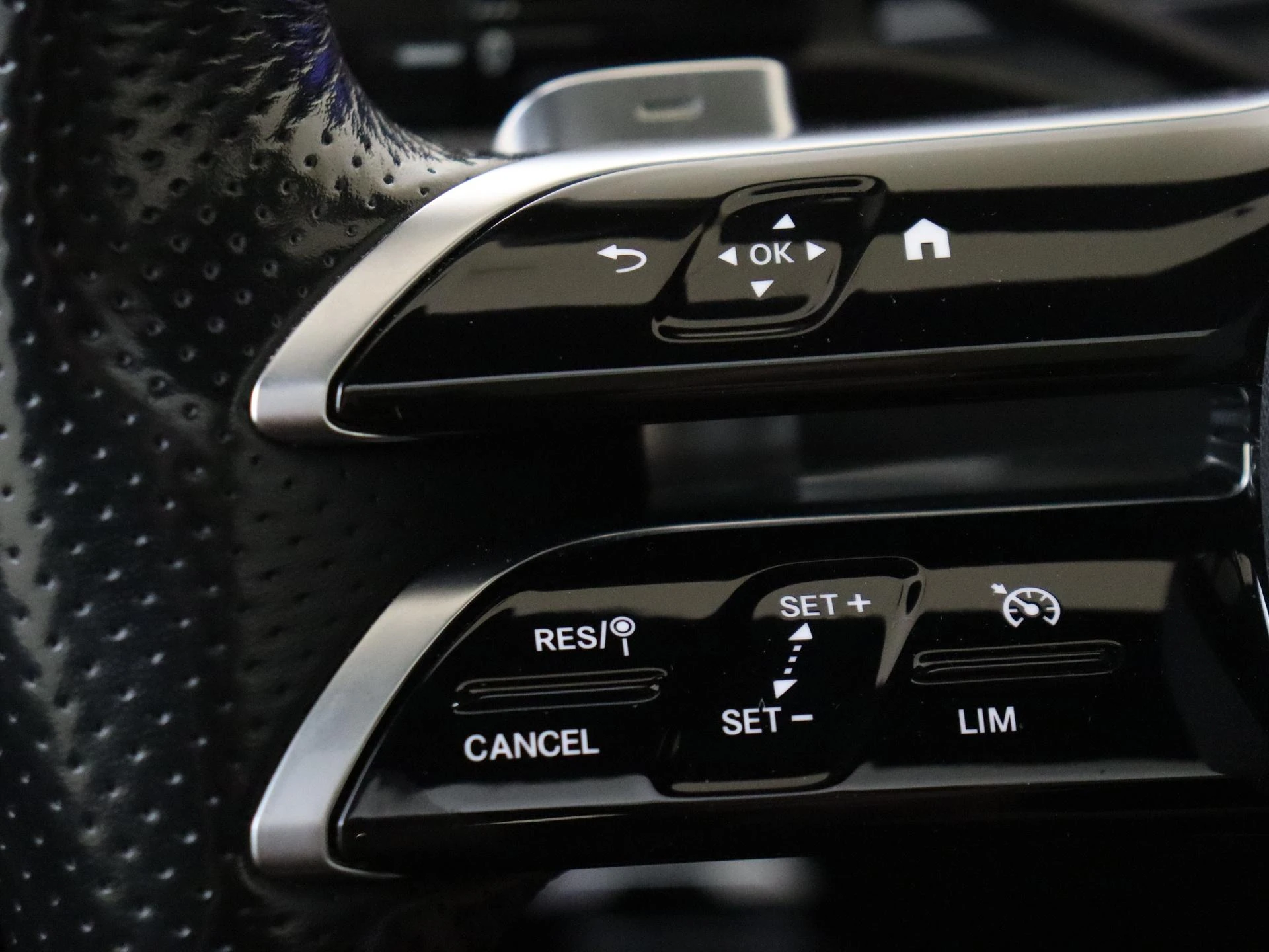 Mercedes-Benz-C-Klasse-image-12