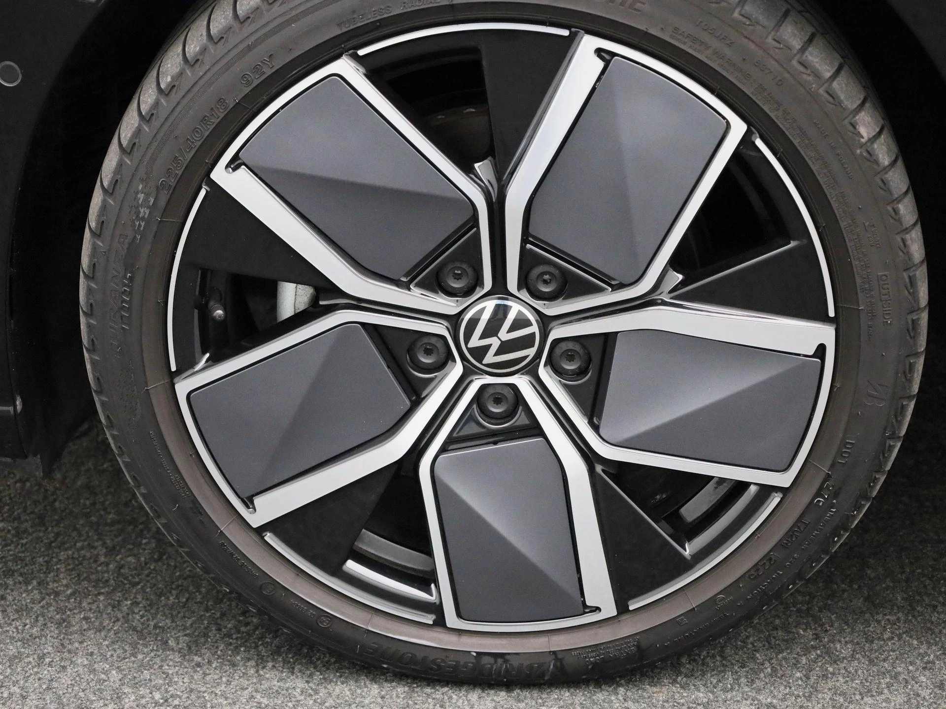 Volkswagen-Golf-image-12