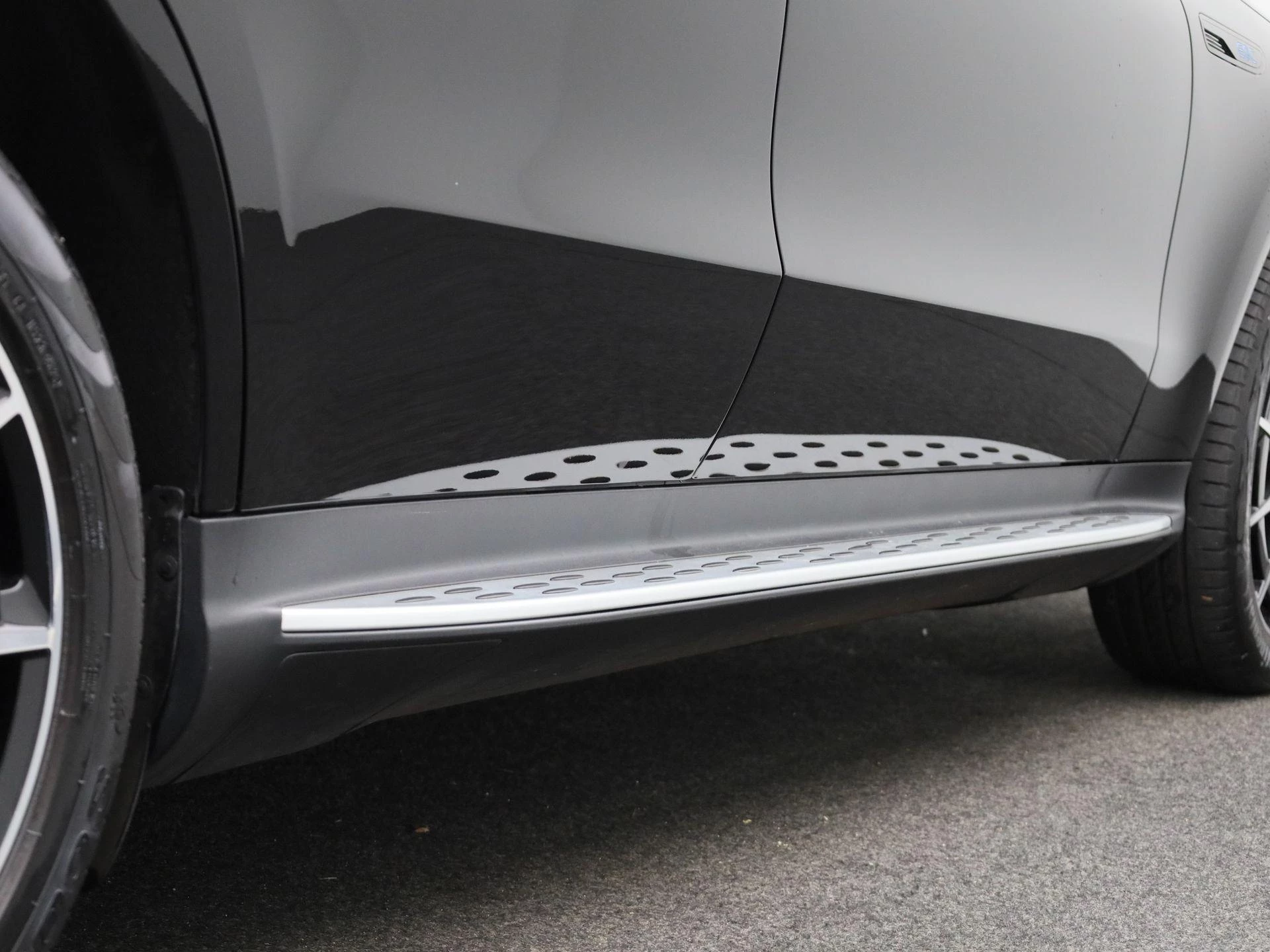 Mercedes-Benz-EQC-image-42