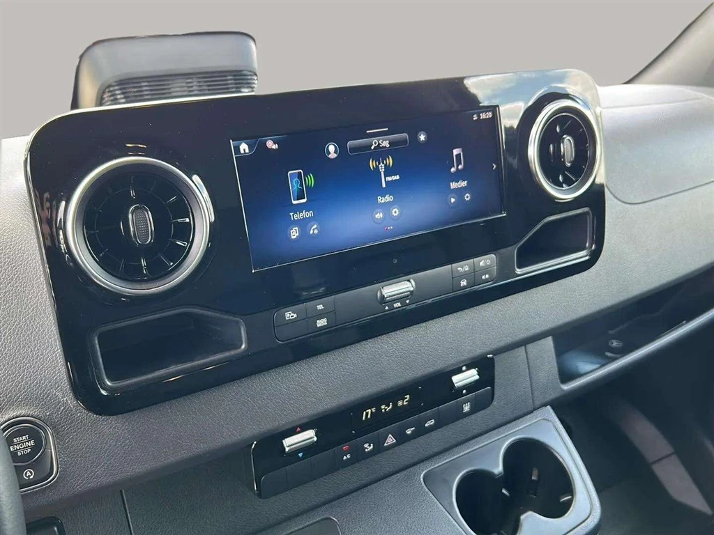 Mercedes-Benz-Sprinter-image-13